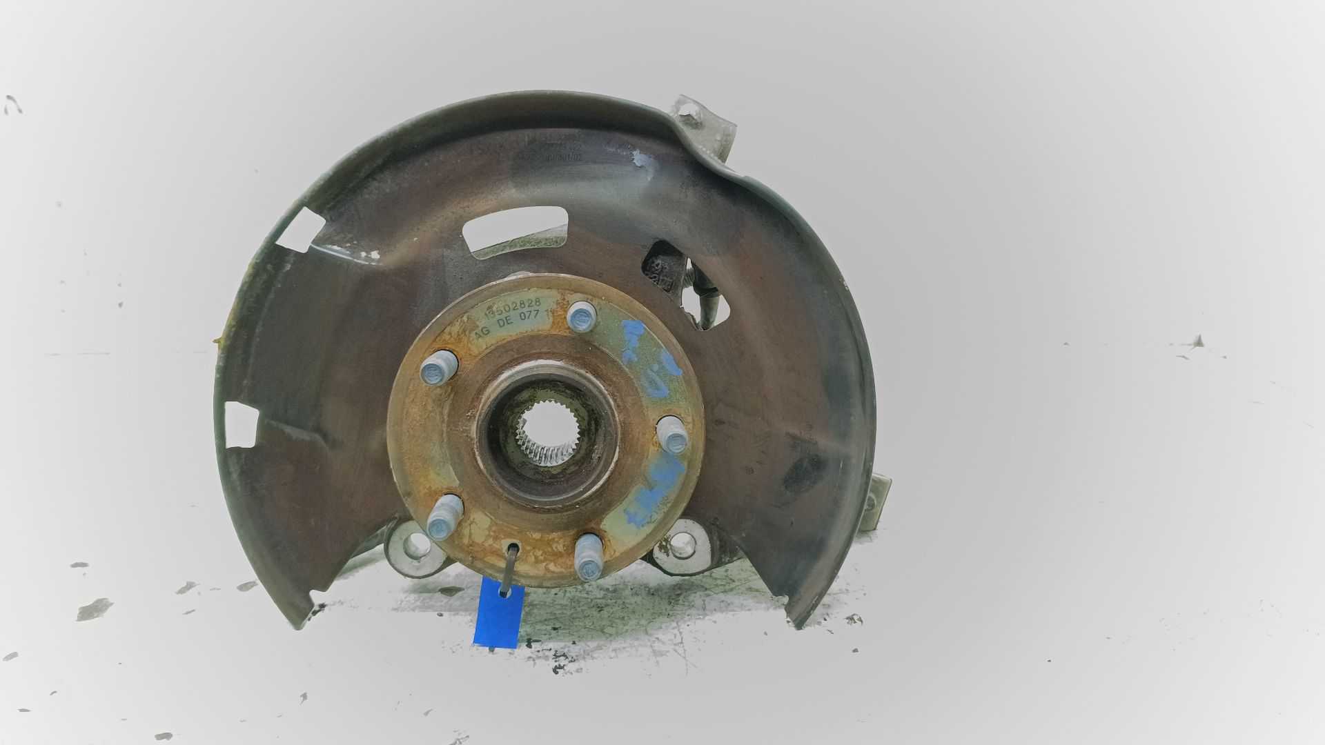 Recambio de mangueta delantera derecha para opel astra j lim. 1.3 16v cdti referencia OEM IAM 13502828  