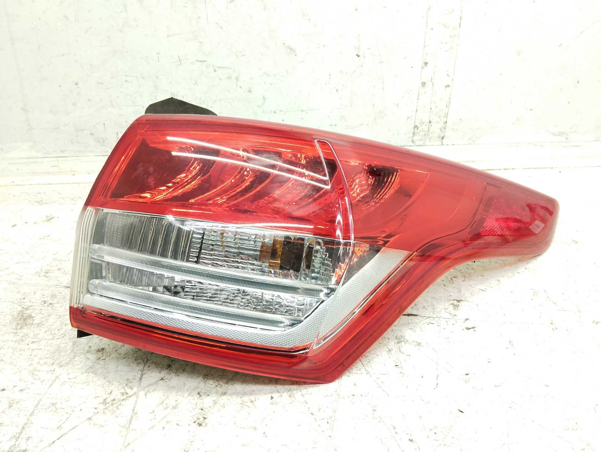Recambio de piloto trasero derecho para ford kuga (cbs) st-line 2wd referencia OEM IAM  CV4413404BH 