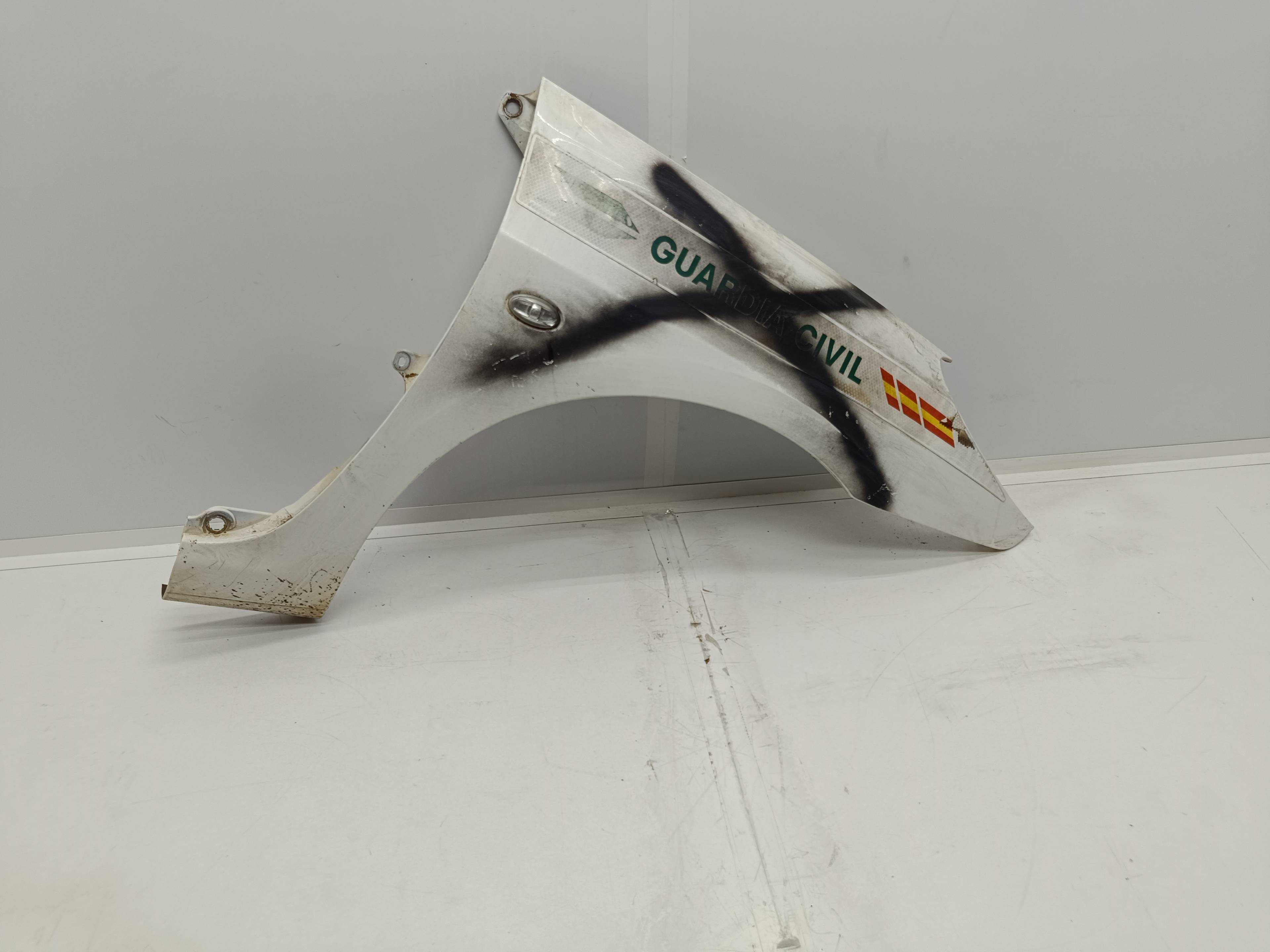 Recambio de aleta delantera derecha para peugeot 307 (s1) xr clim plus referencia OEM IAM   