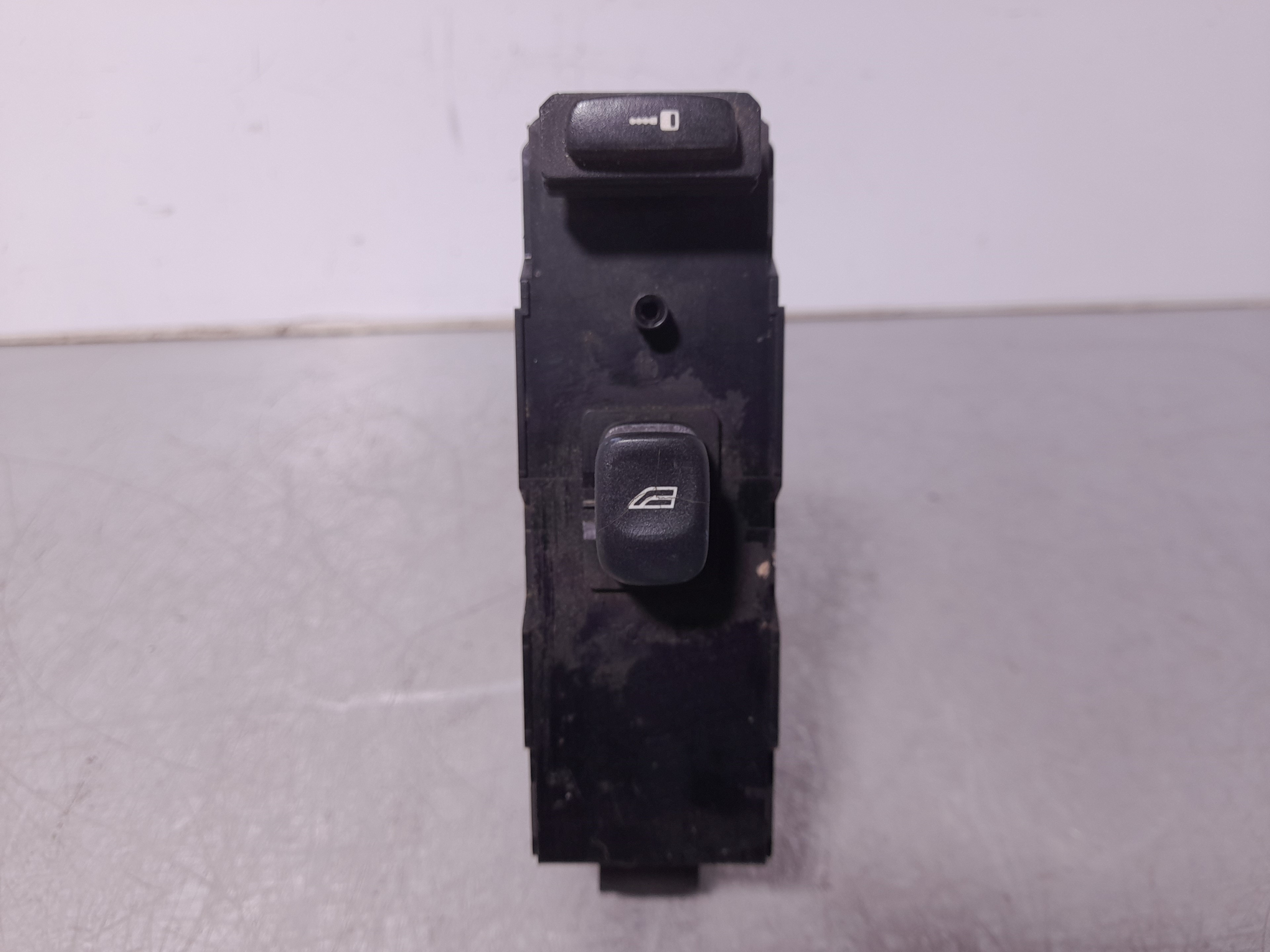 Recambio de mando elevalunas delantero derecho para volvo xc70 2.4 diesel cat referencia OEM IAM 30737519  