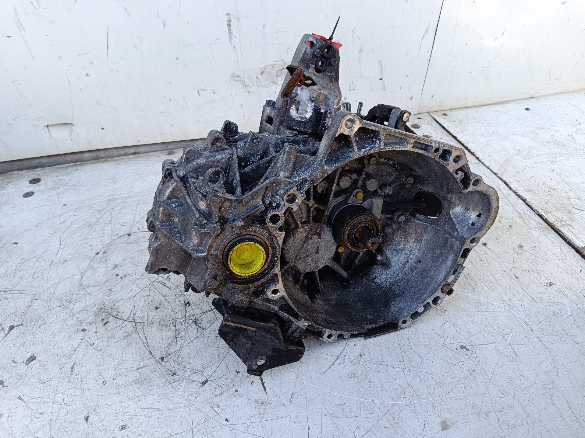 Recambio de caja cambios para hyundai tucson 1.6 crdi cat referencia OEM IAM NO VISIBLE .  