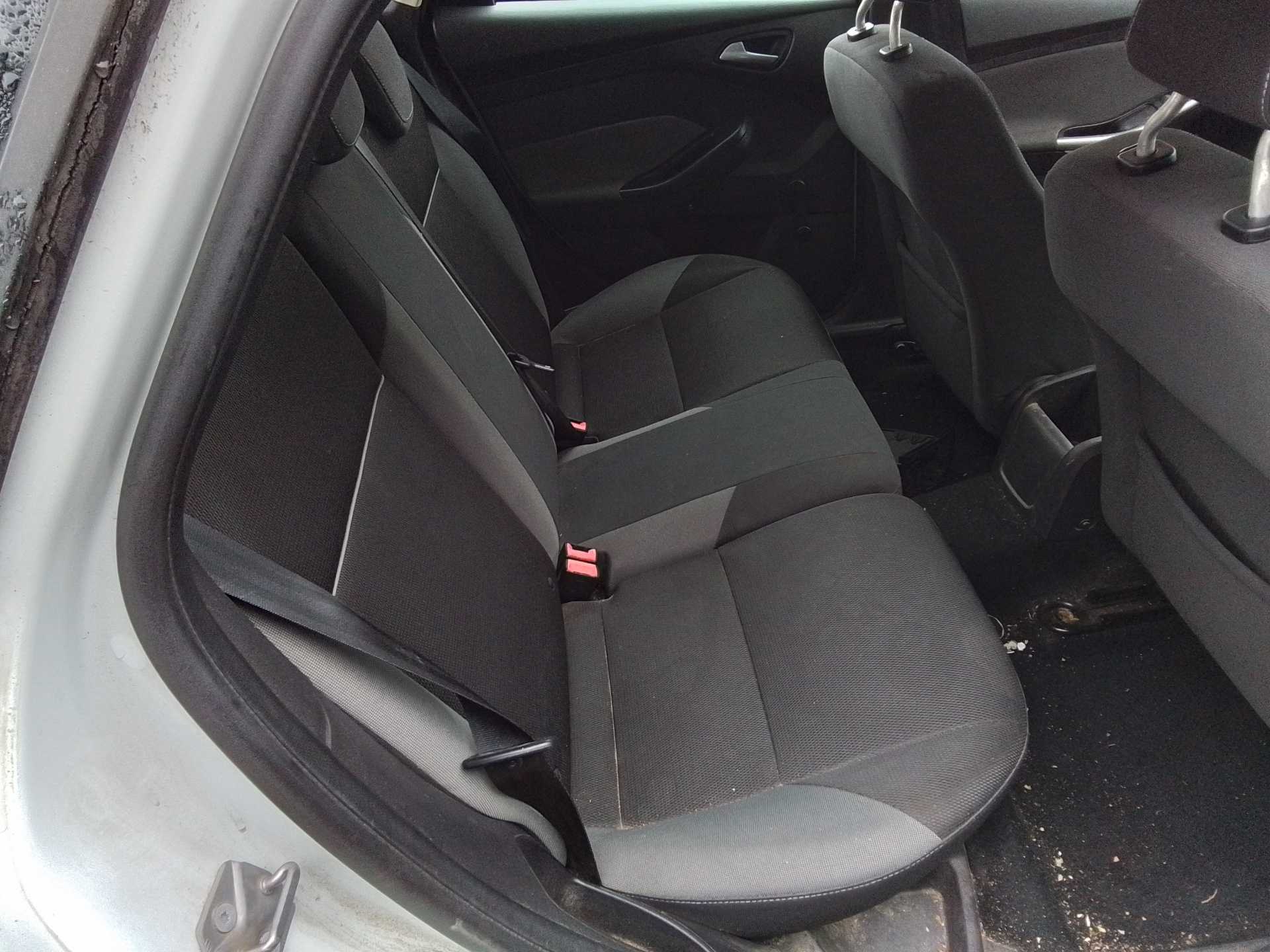 Recambio de asientos traseros para ford focus lim. (cb8) 1.6 tdci cat referencia OEM IAM   