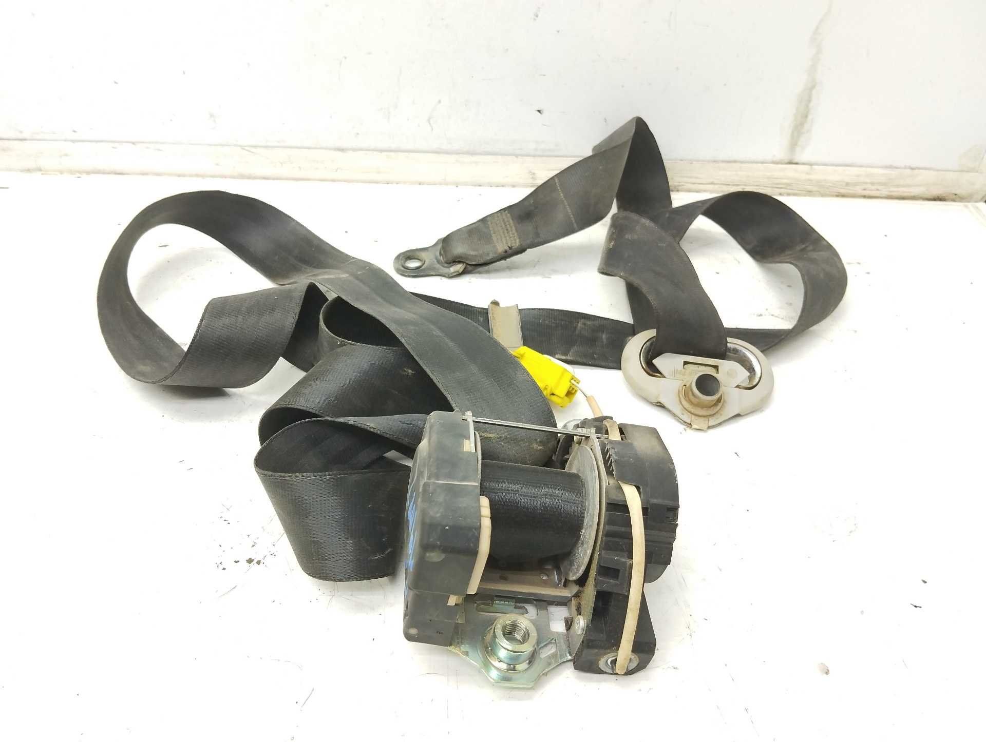Recambio de cinturon seguridad delantero derecho para volkswagen caddy ka/kb (2k) life referencia OEM IAM 2K0857806B 33042464 