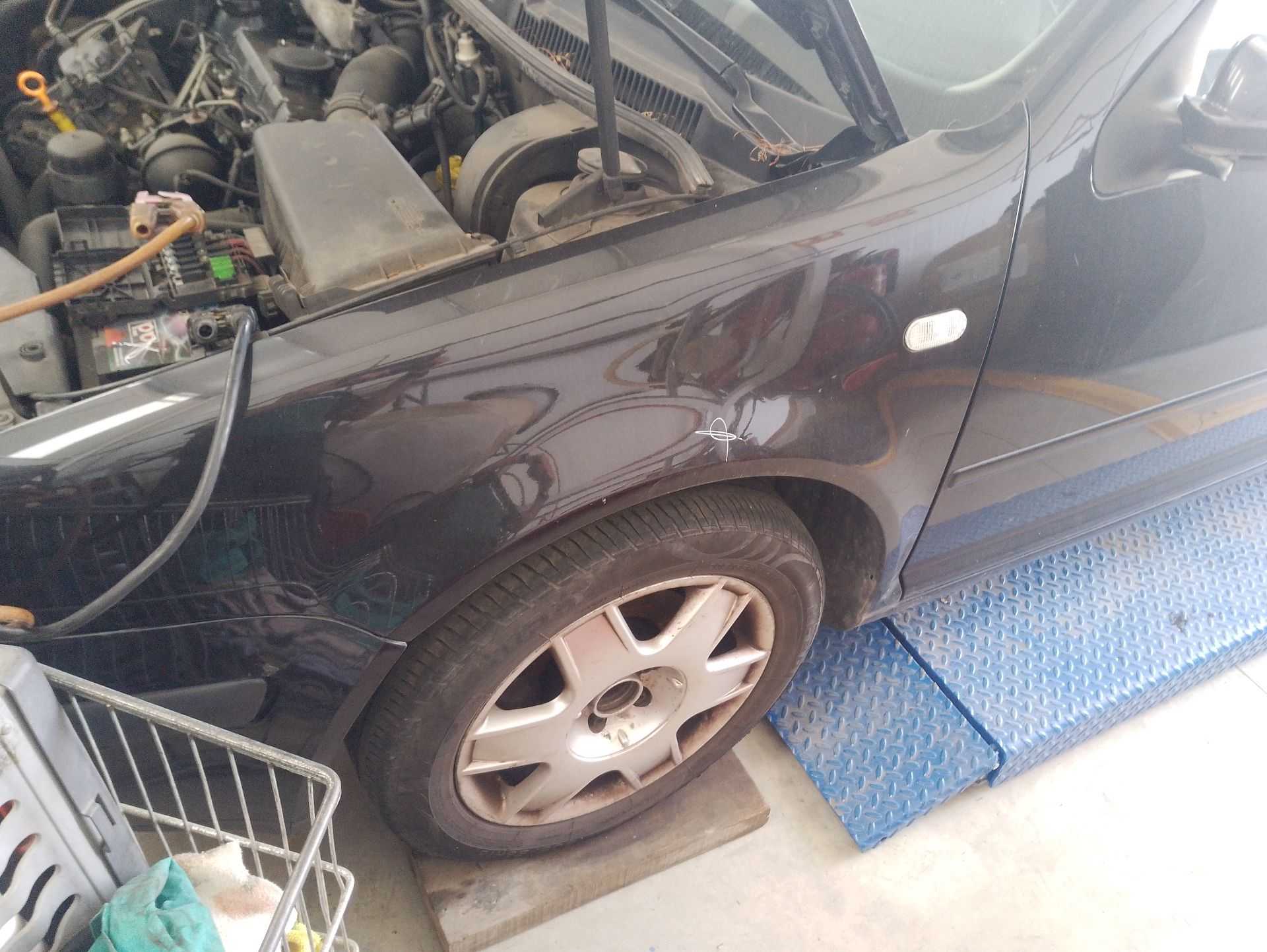 Recambio de aleta delantera izquierda para volkswagen golf iv variant (1j5) 1.6 referencia OEM IAM 1J0821021  