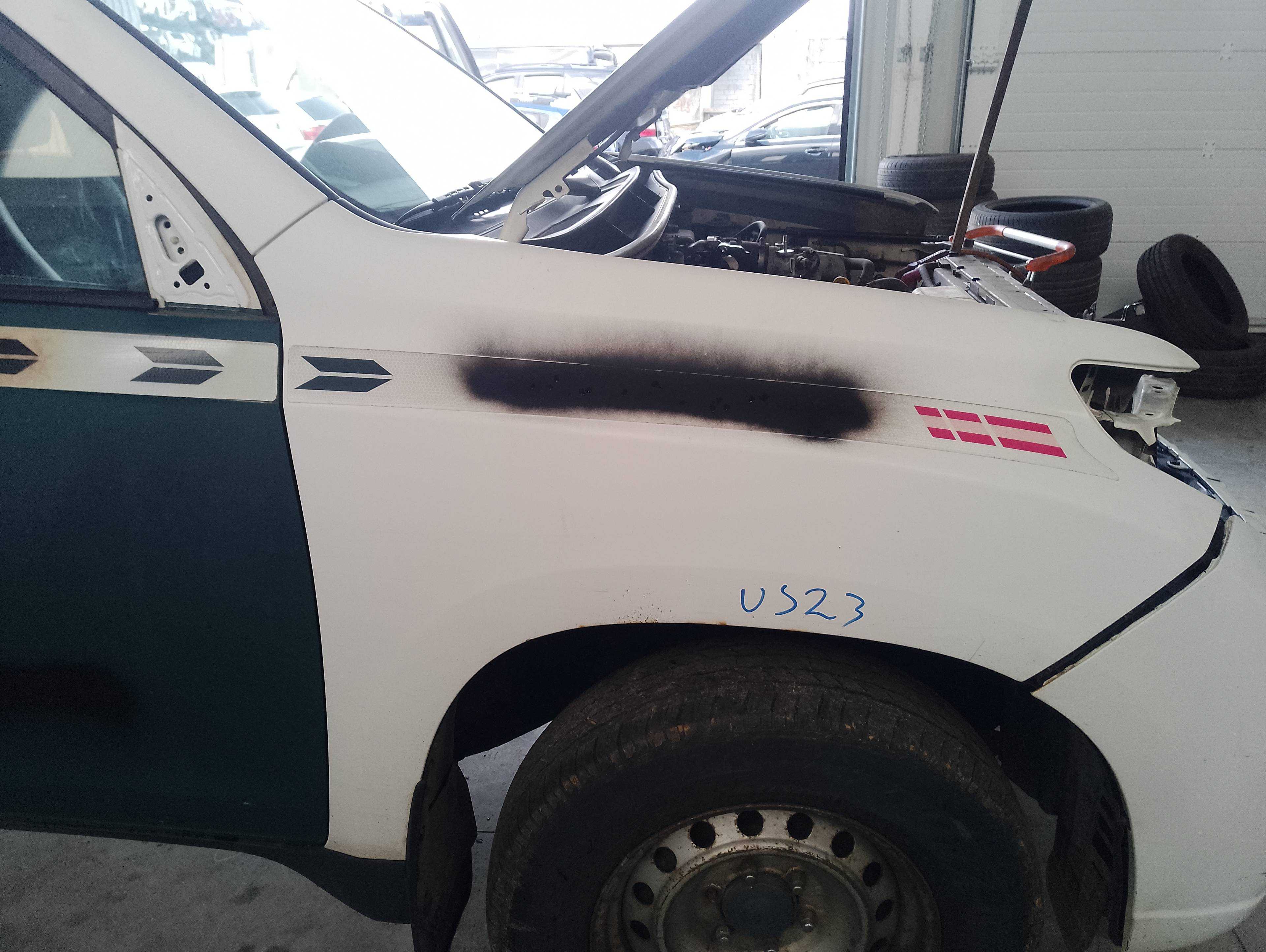 Recambio de aleta delantera derecha para toyota land cruiser (j15) basis referencia OEM IAM   