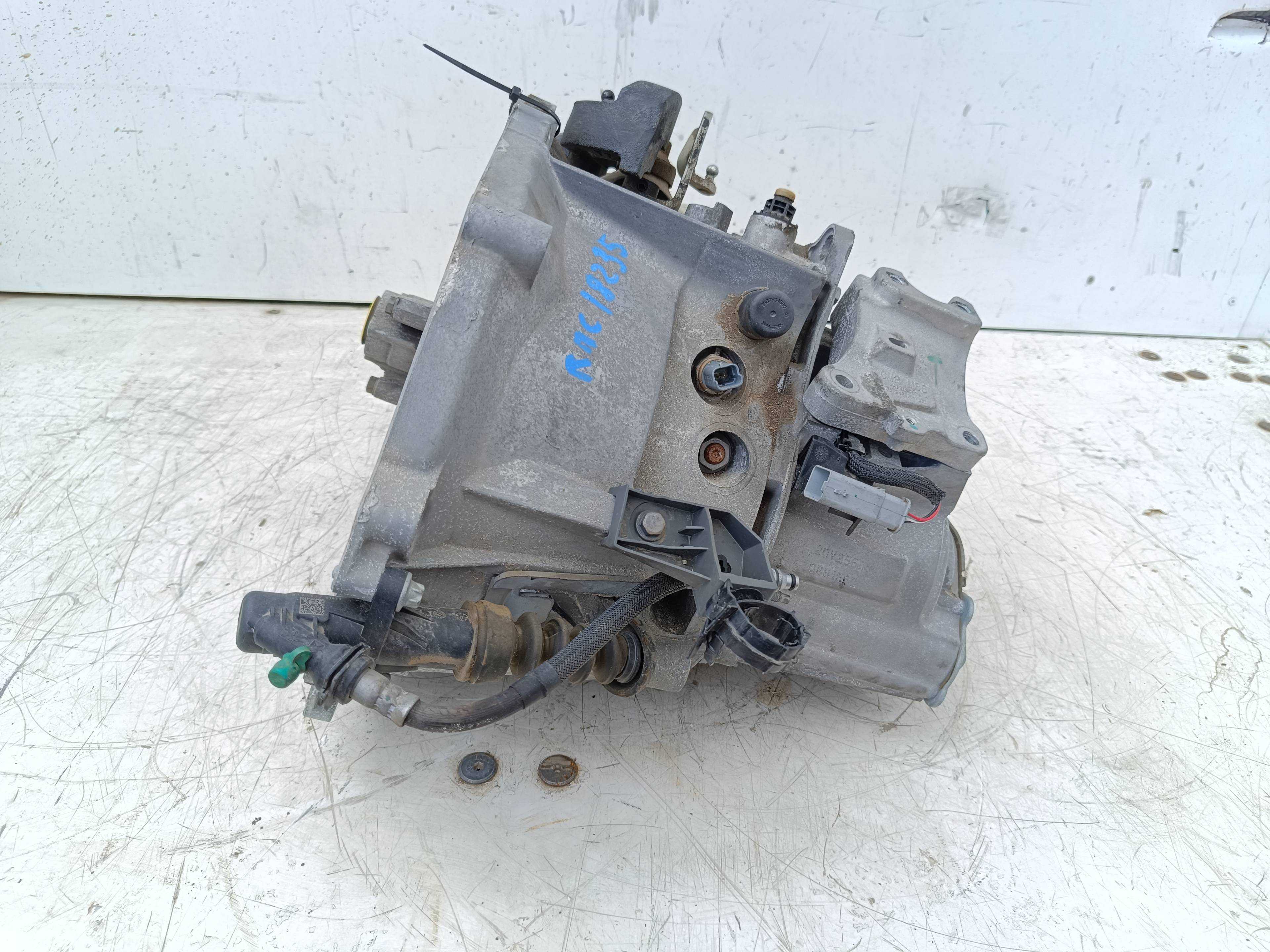Recambio de caja cambios para opel corsa f edition referencia OEM IAM 20V256  