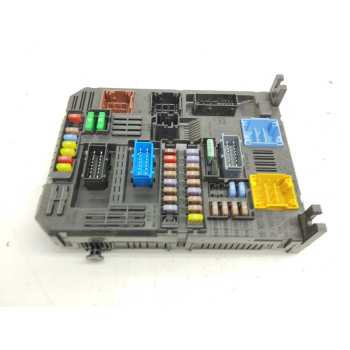 CAJA RELES / FUSIBLES 