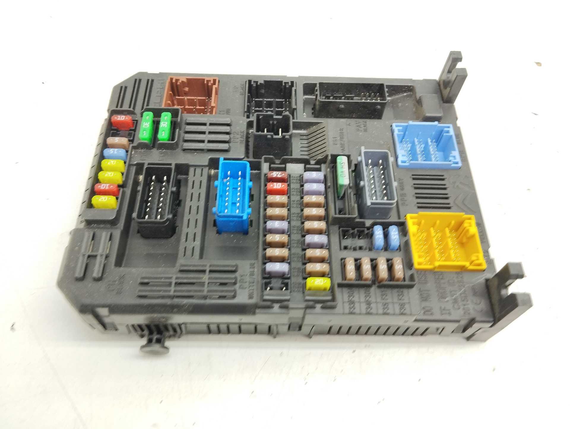 Recambio de caja reles / fusibles para opel corsa f edition referencia OEM IAM   