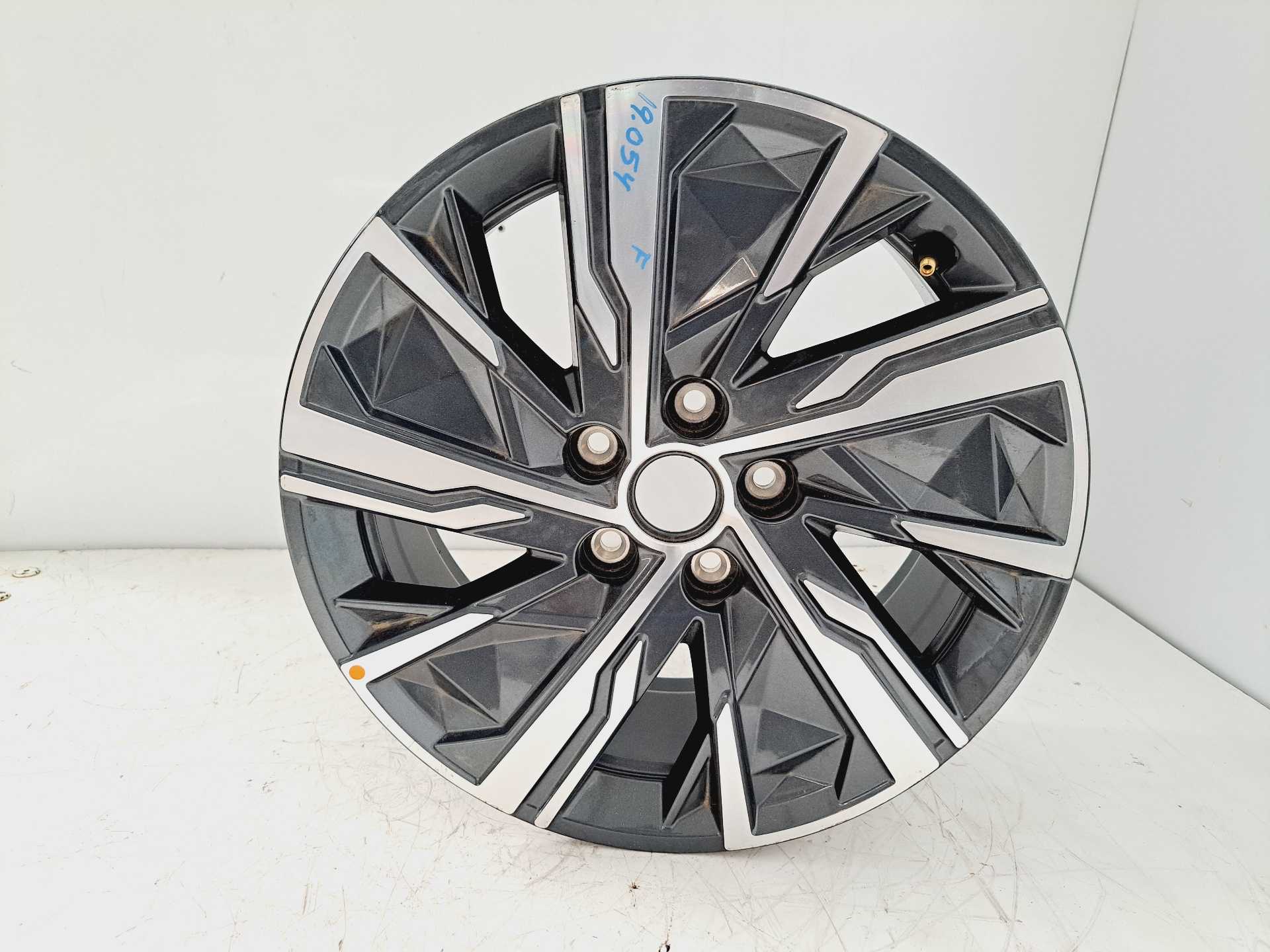 Recambio de llanta para hyundai tucson (nx) klass 2wd referencia OEM IAM R17 52910N7160 