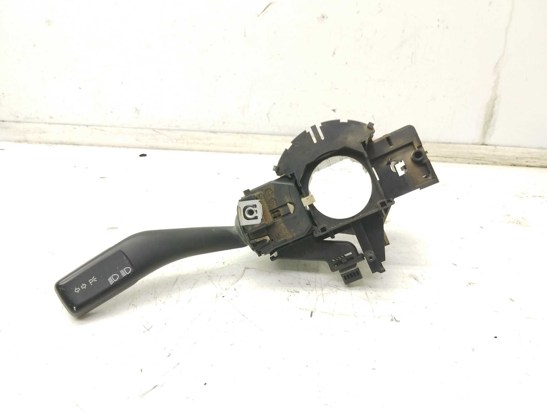 Recambio de mando intermitentes para volkswagen caddy ka/kb (2k) life referencia OEM IAM 1K0953513 ANP80H012B 