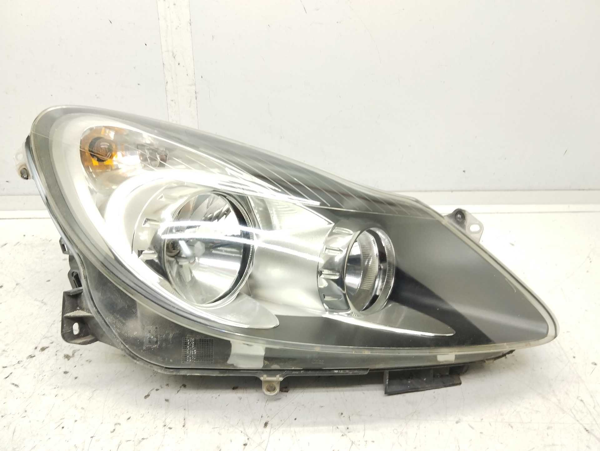 Recambio de faro derecho para opel corsa d ´´111 years´´ referencia OEM IAM 13217454 89313340 VALEO