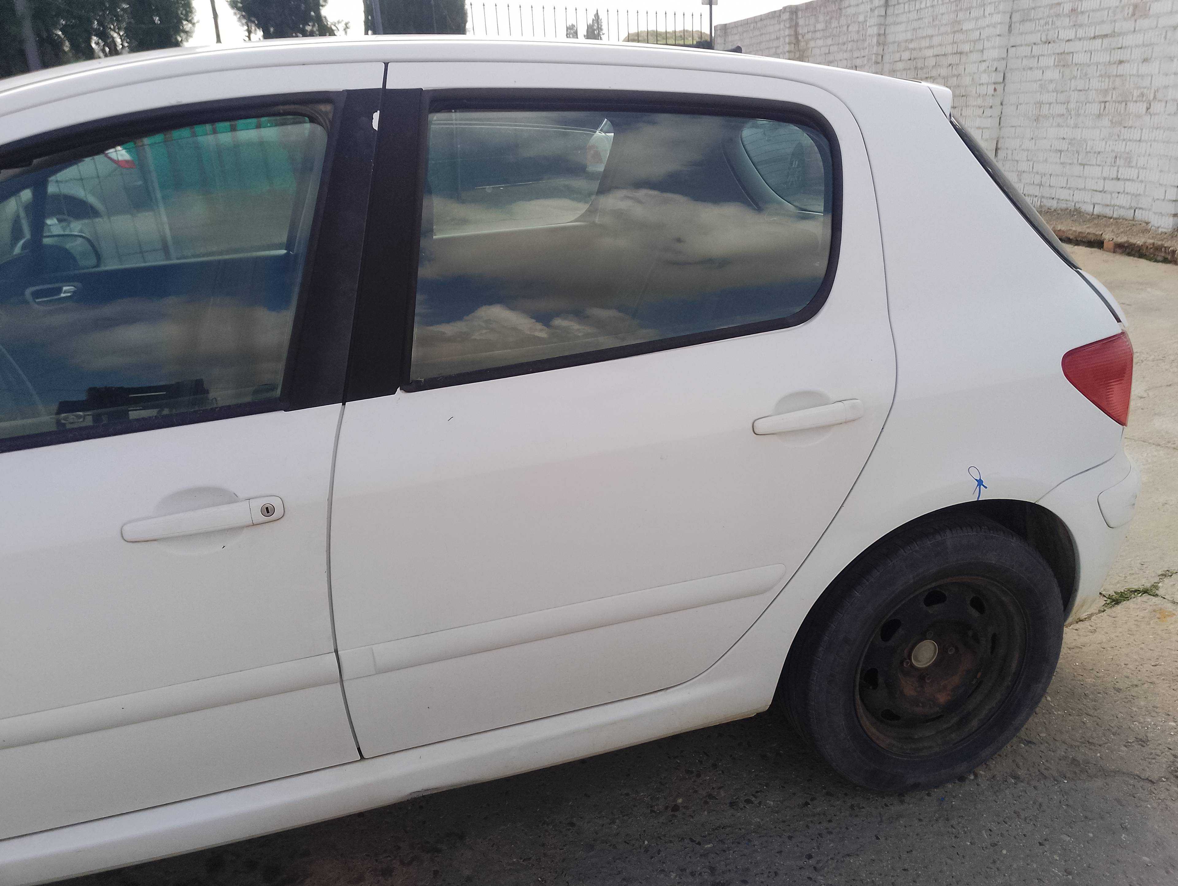 Recambio de puerta trasera izquierda para peugeot 307 (s1) xr clim plus referencia OEM IAM   