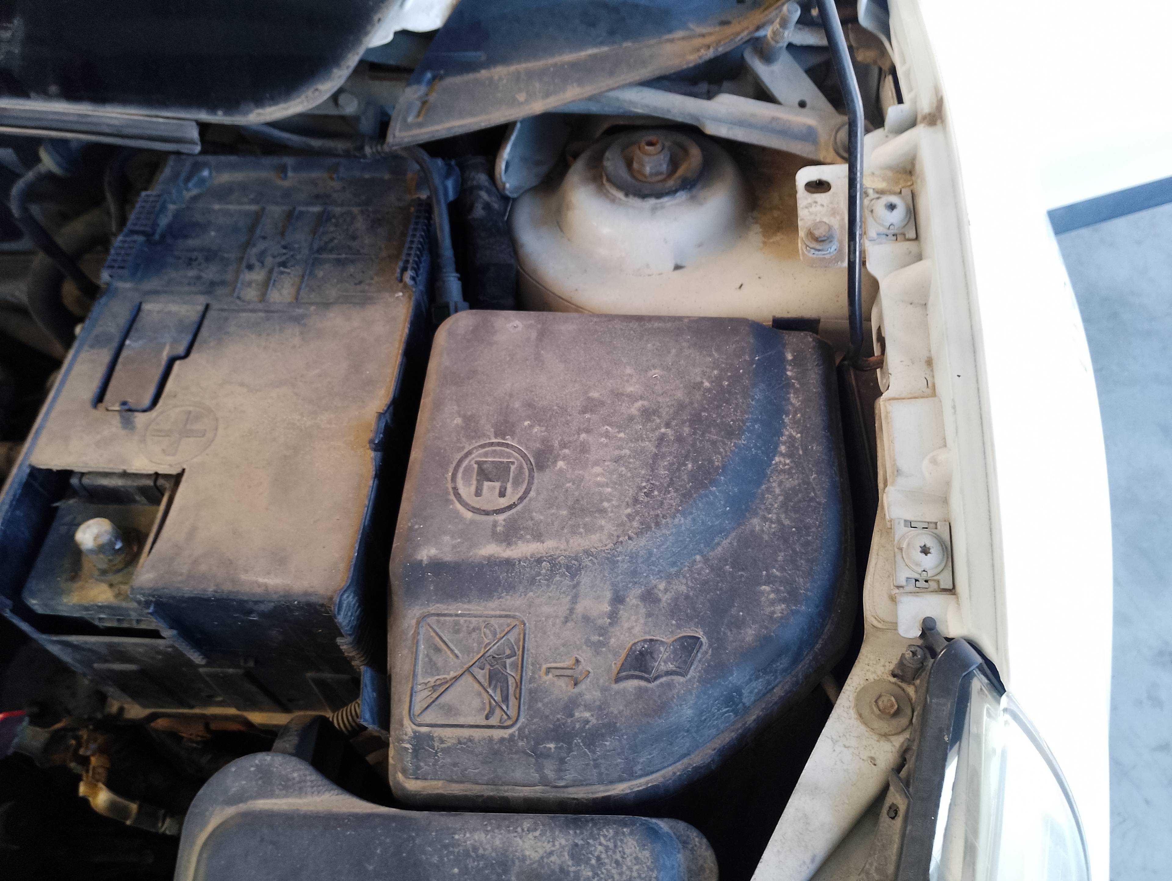 Recambio de caja reles / fusibles para citroën c4 berlina vtr plus referencia OEM IAM   