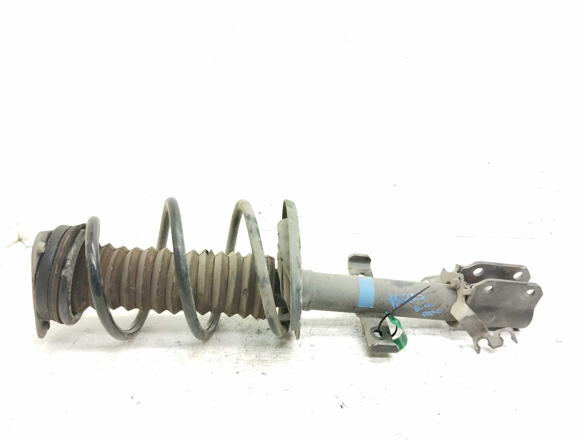 Recambio de amortiguador delantero derecho para renault captur dynamique referencia OEM IAM 543021687R  