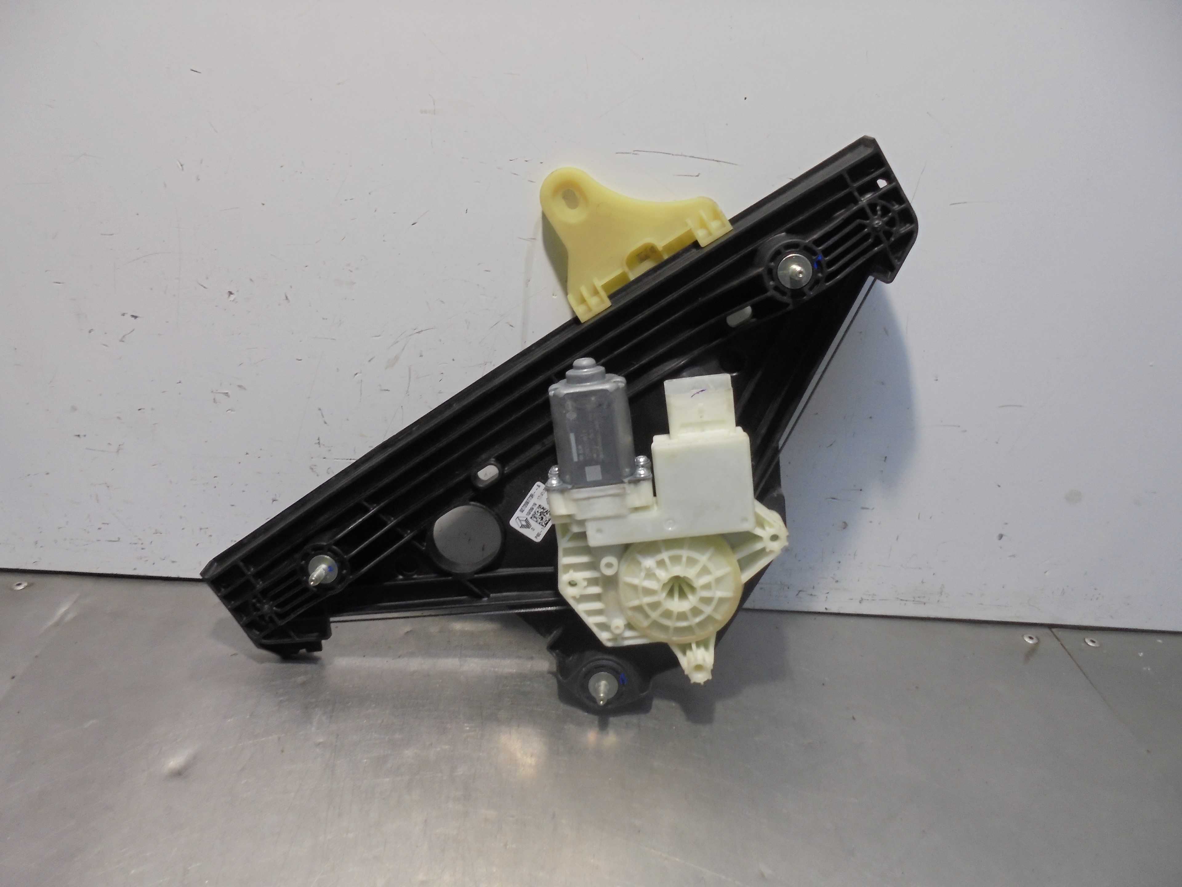 Recambio de elevalunas trasero derecho para renault clio v edition one referencia OEM IAM 827209773R ELECTRICO CONFORT 5 PUERTAS