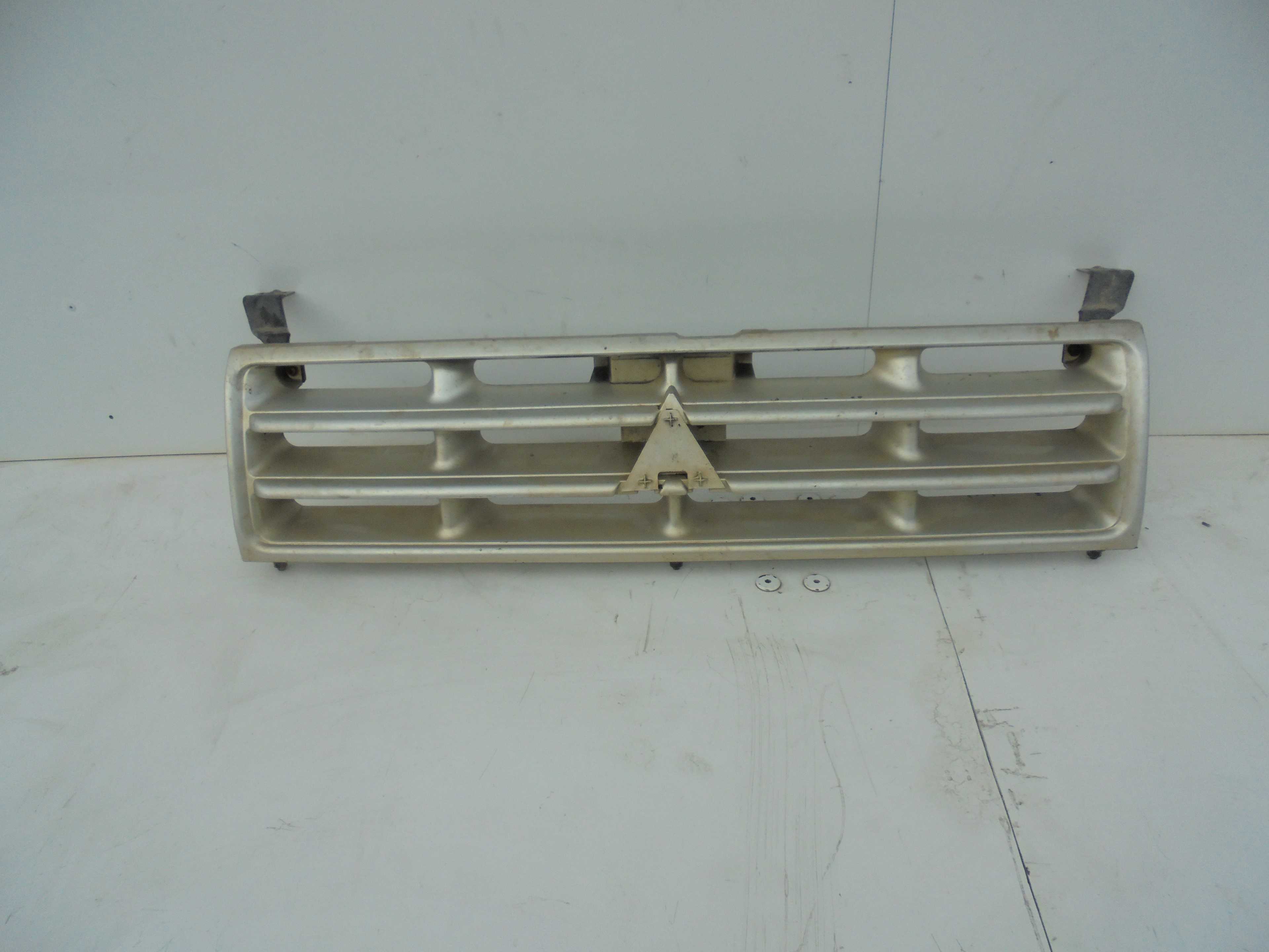 Recambio de rejilla delantera para mitsubishi galloper (hyundai) 2.5 td cat referencia OEM IAM   