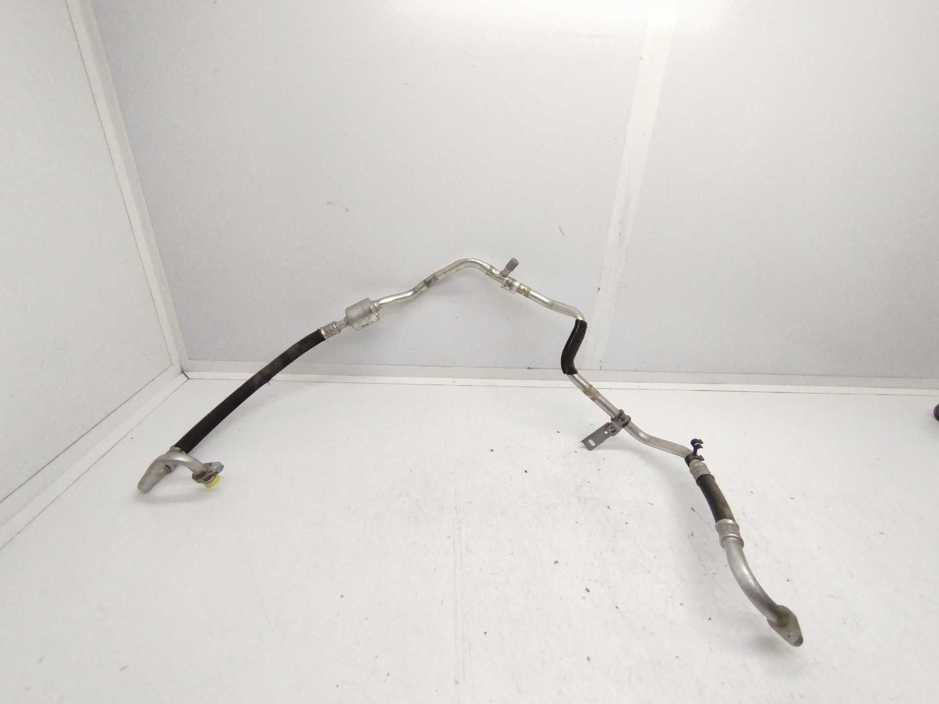 Recambio de tubos aire acondicionado para opel corsa f edition referencia OEM IAM 93477532  