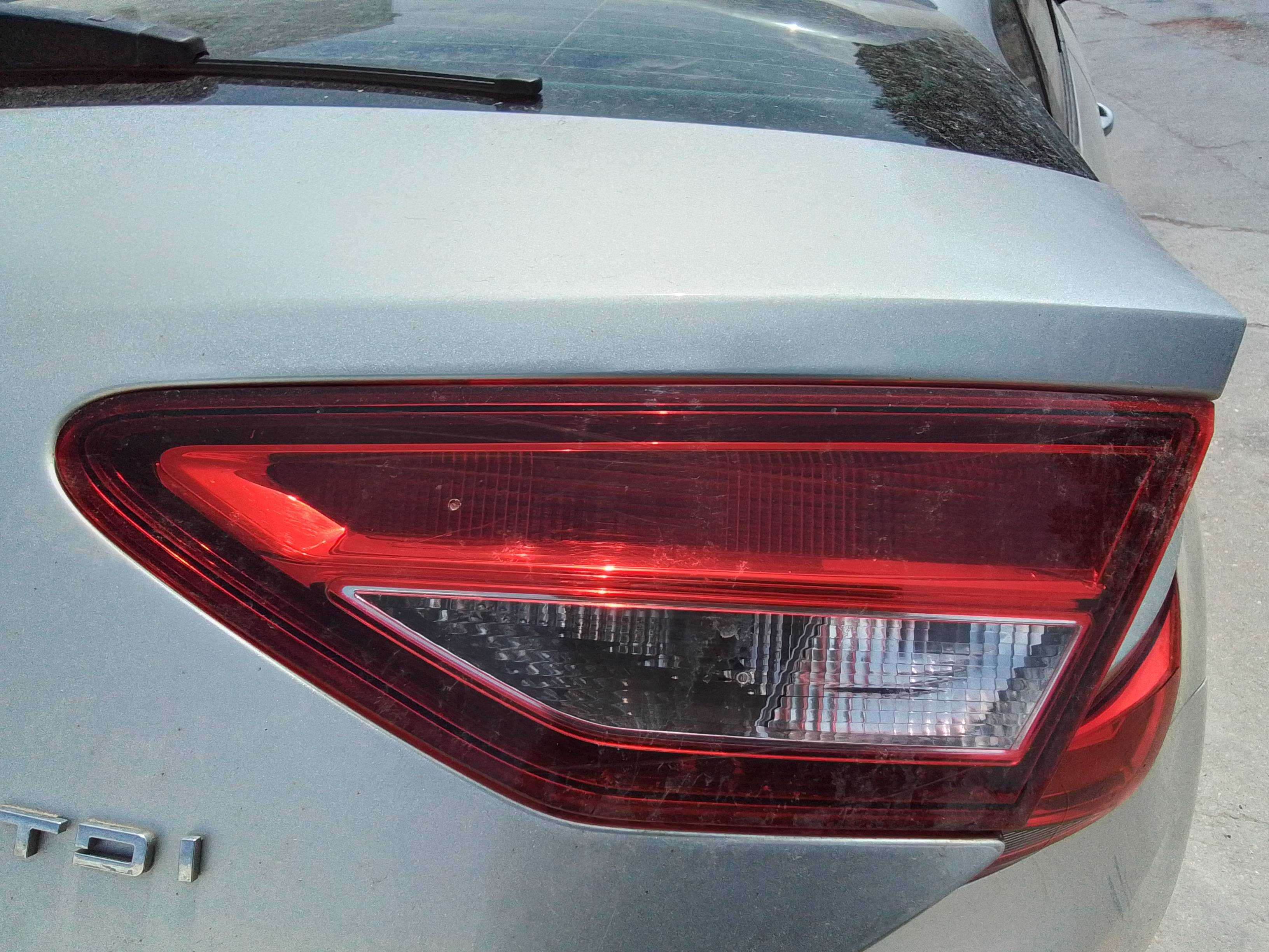 Recambio de piloto porton trasero derecho para seat leon (5f1) i-tech referencia OEM IAM  90042873 VALEO