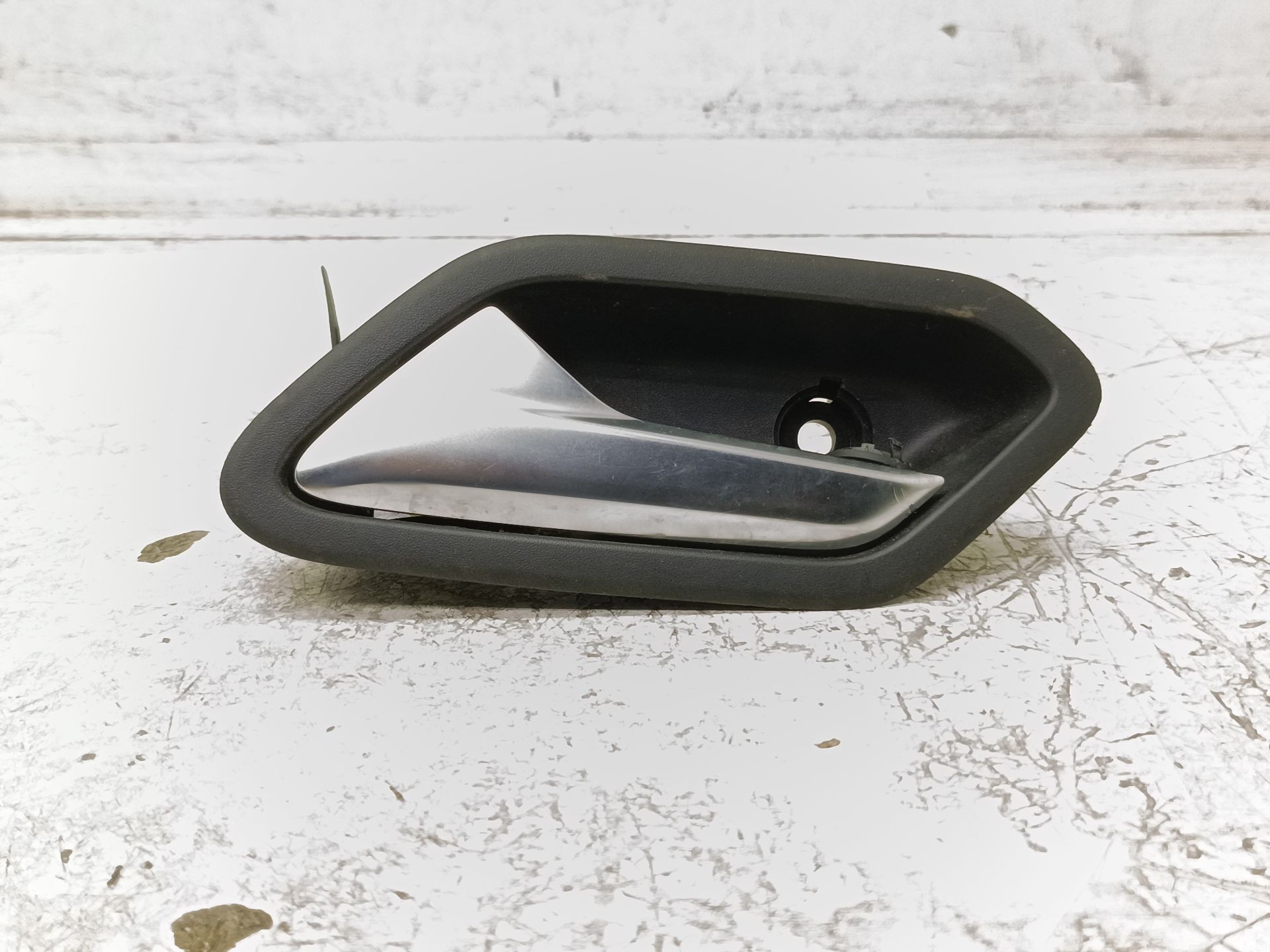 Recambio de maneta interior trasera izquierda para dacia sandero iii essential referencia OEM IAM 806712779R  