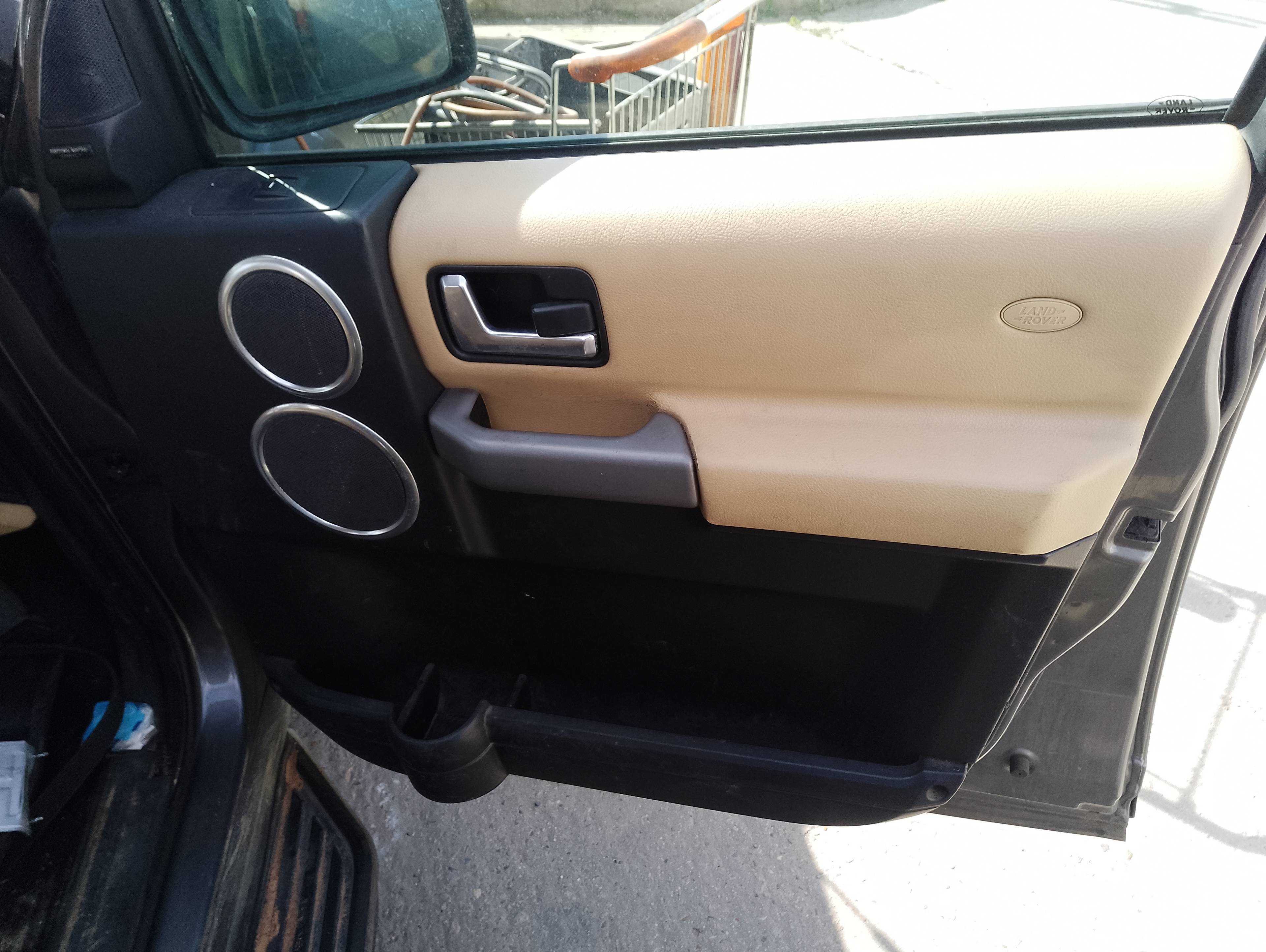 Recambio de guarnecido puerta delantera derecha para land rover discovery v6 td edition 60 yrs referencia OEM IAM   