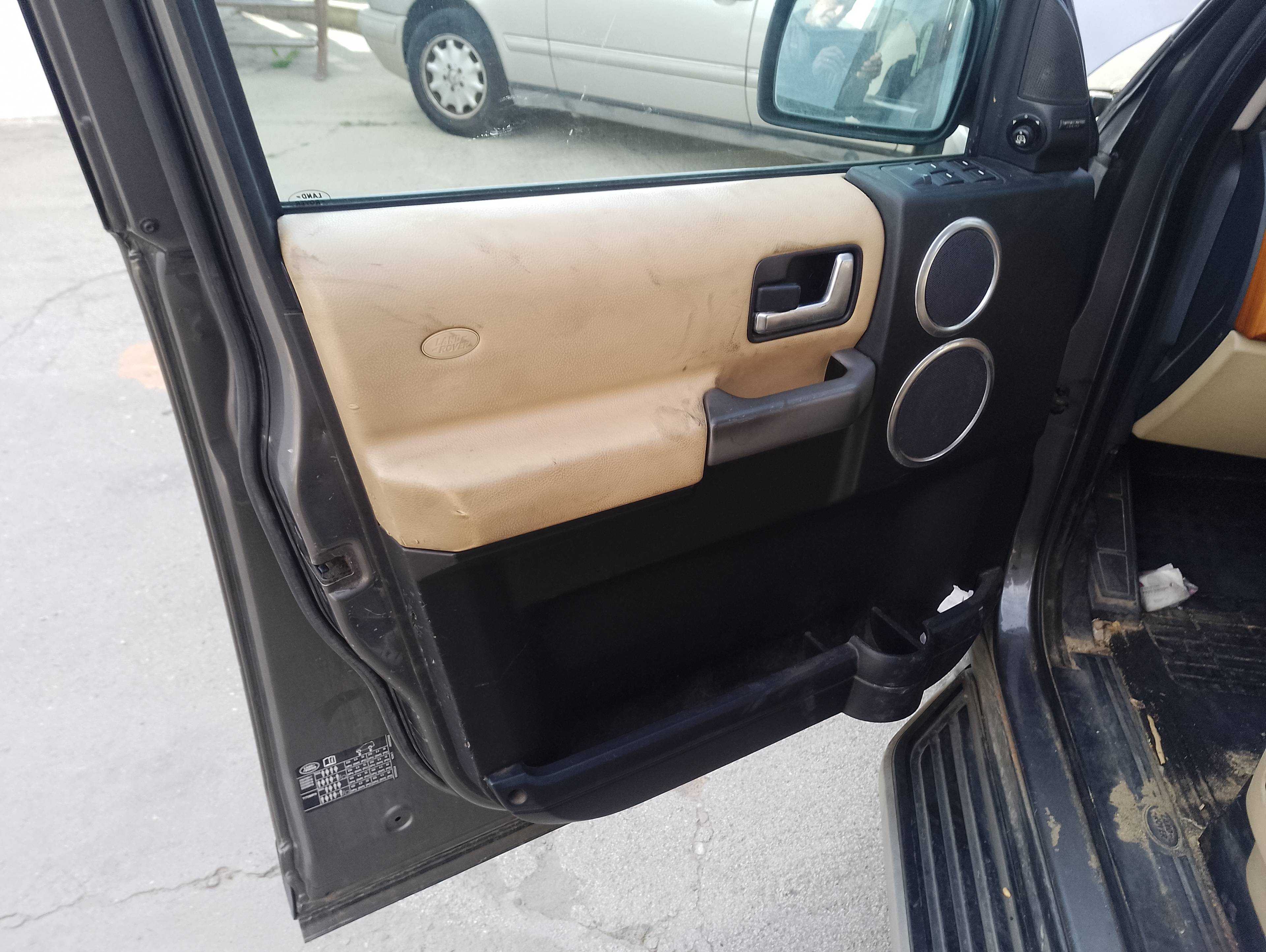 Recambio de guarnecido puerta delantera izquierda para land rover discovery v6 td edition 60 yrs referencia OEM IAM   
