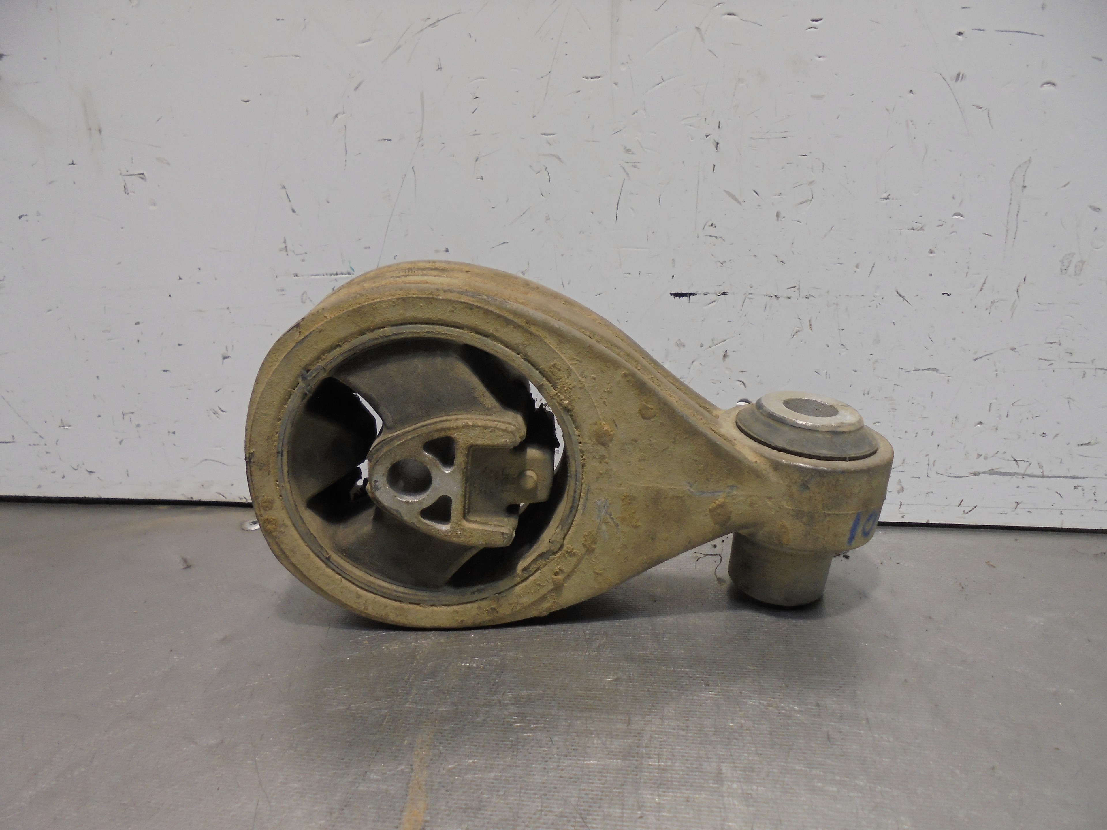 Recambio de soporte motor trasero para nissan qashqai (j10) acenta referencia OEM IAM   