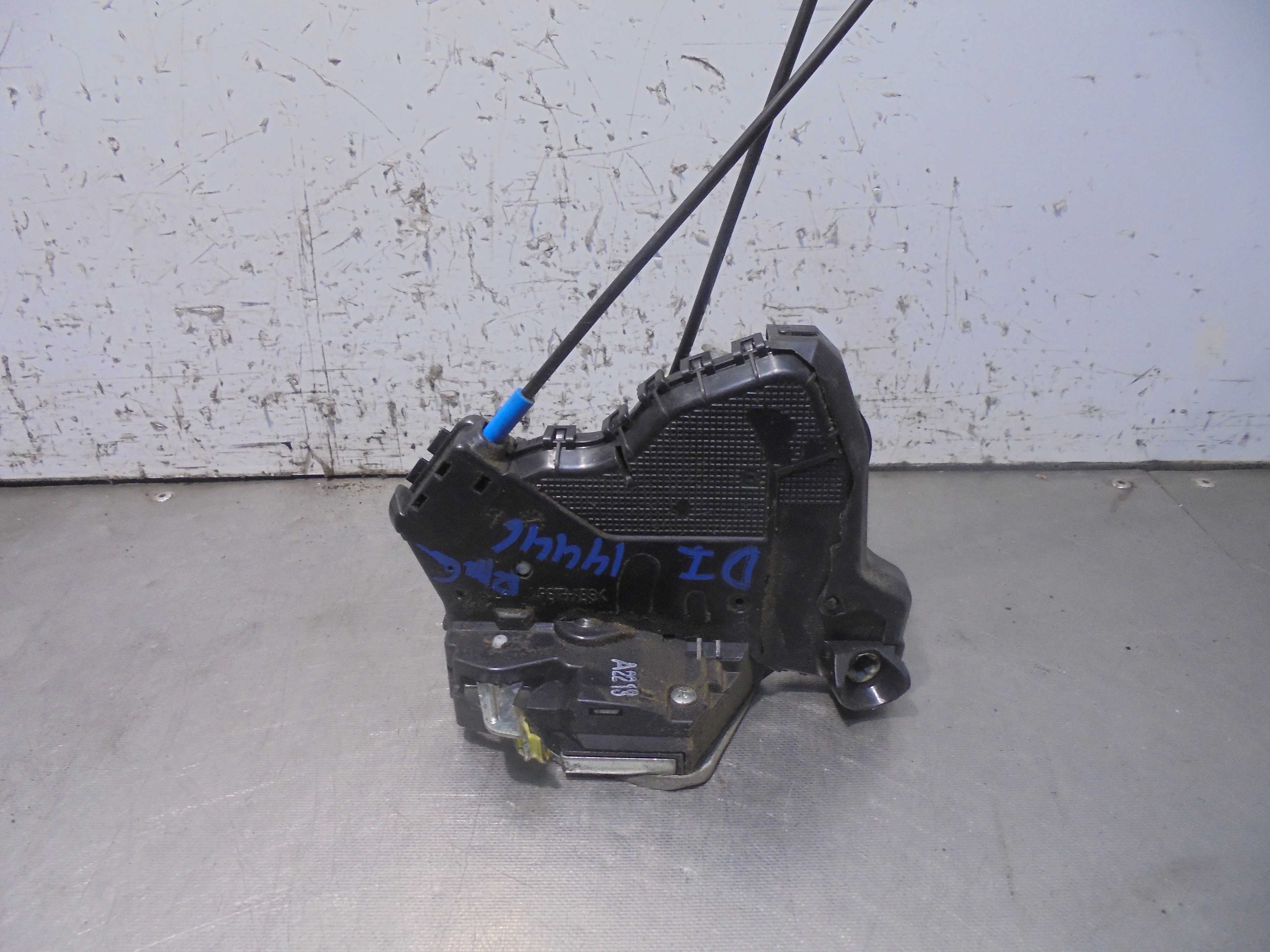 Recambio de cerradura puerta delantera izquierda para toyota auris hybrid active referencia OEM IAM   