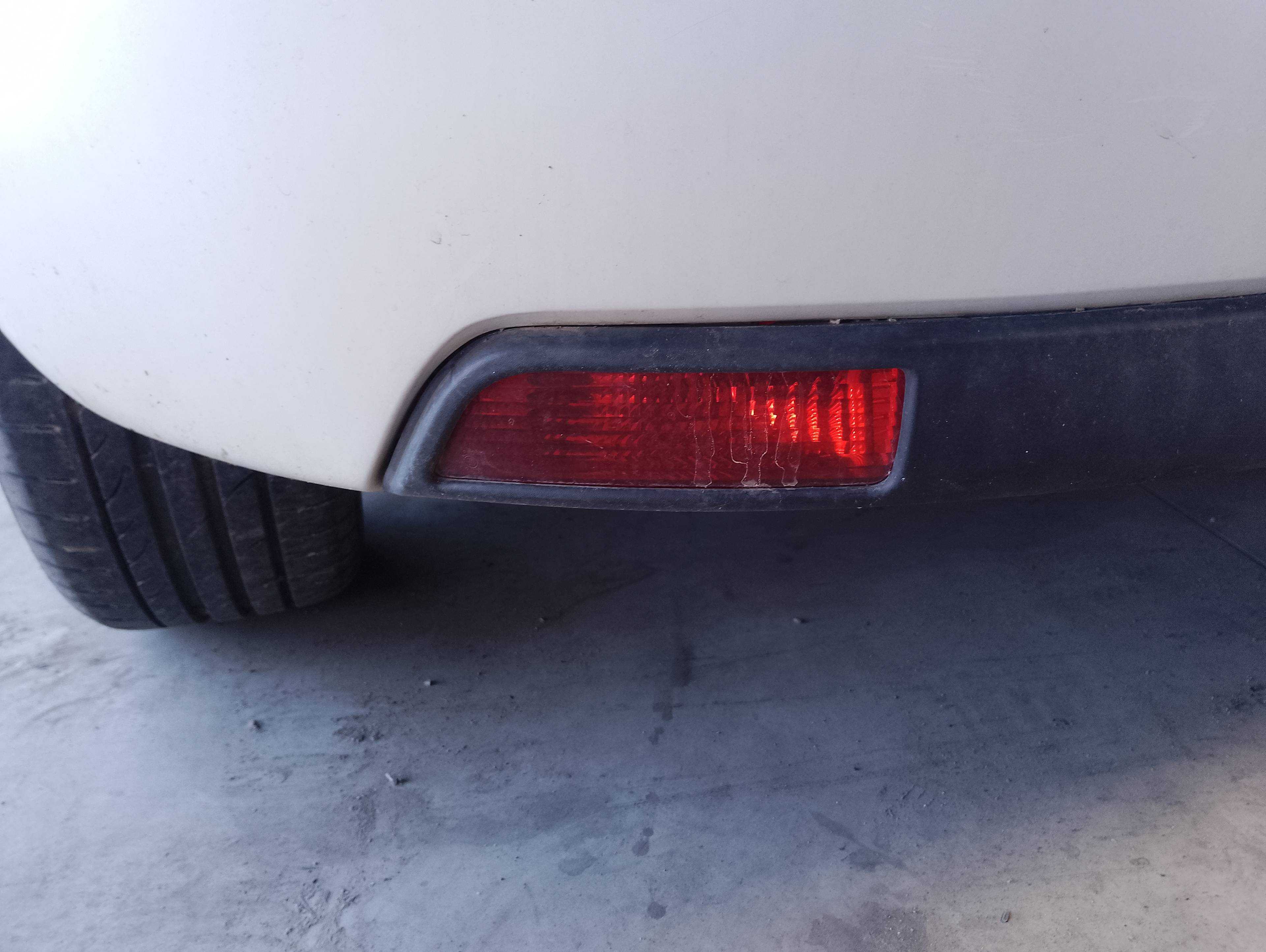 Recambio de faro antiniebla trasero izquierdo para citroën c4 berlina vtr plus referencia OEM IAM   