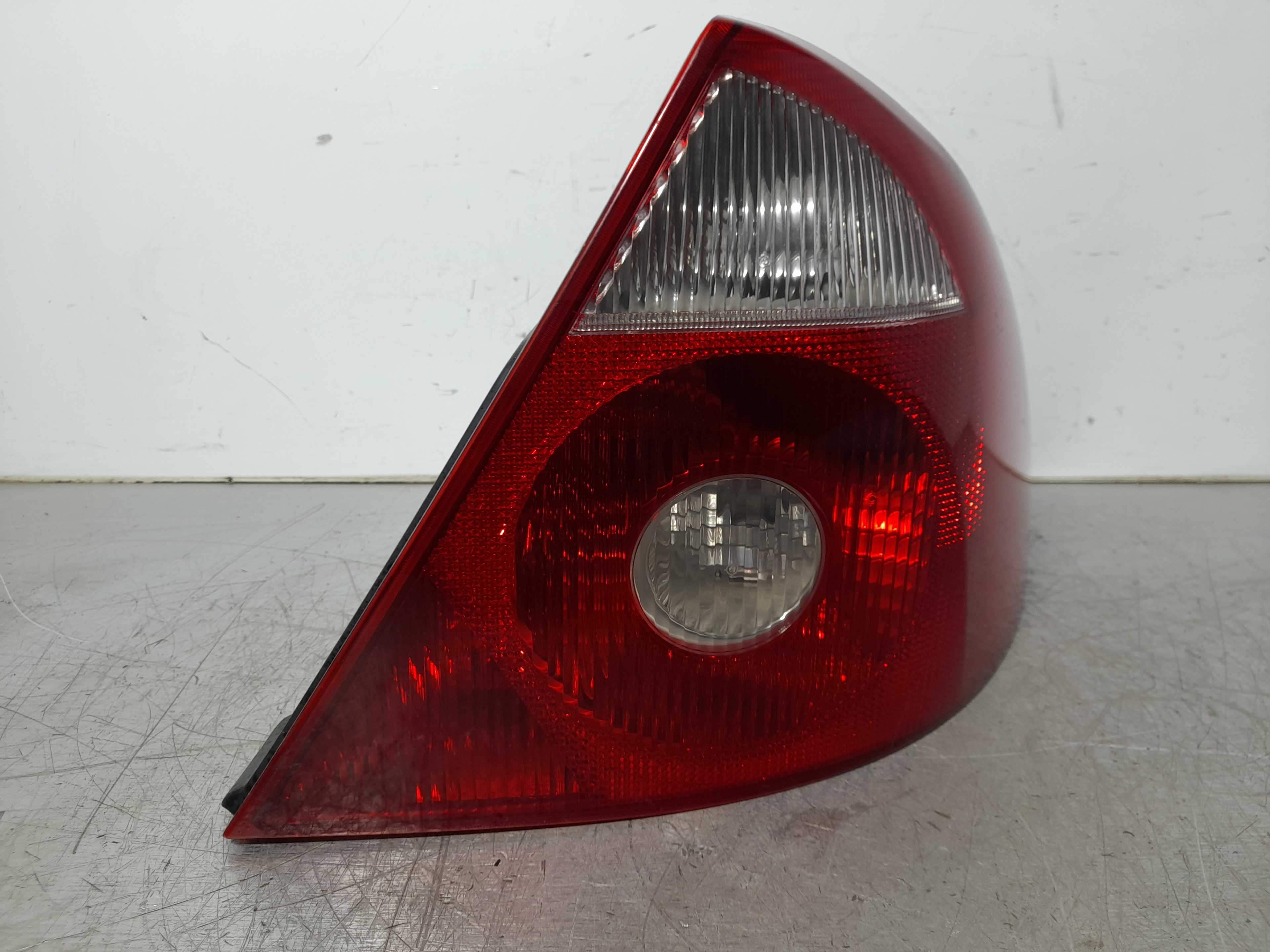 Recambio de piloto trasero derecho para ford mondeo berlina (ge) ambiente (06.2003) (d) referencia OEM IAM 6S7113404A  