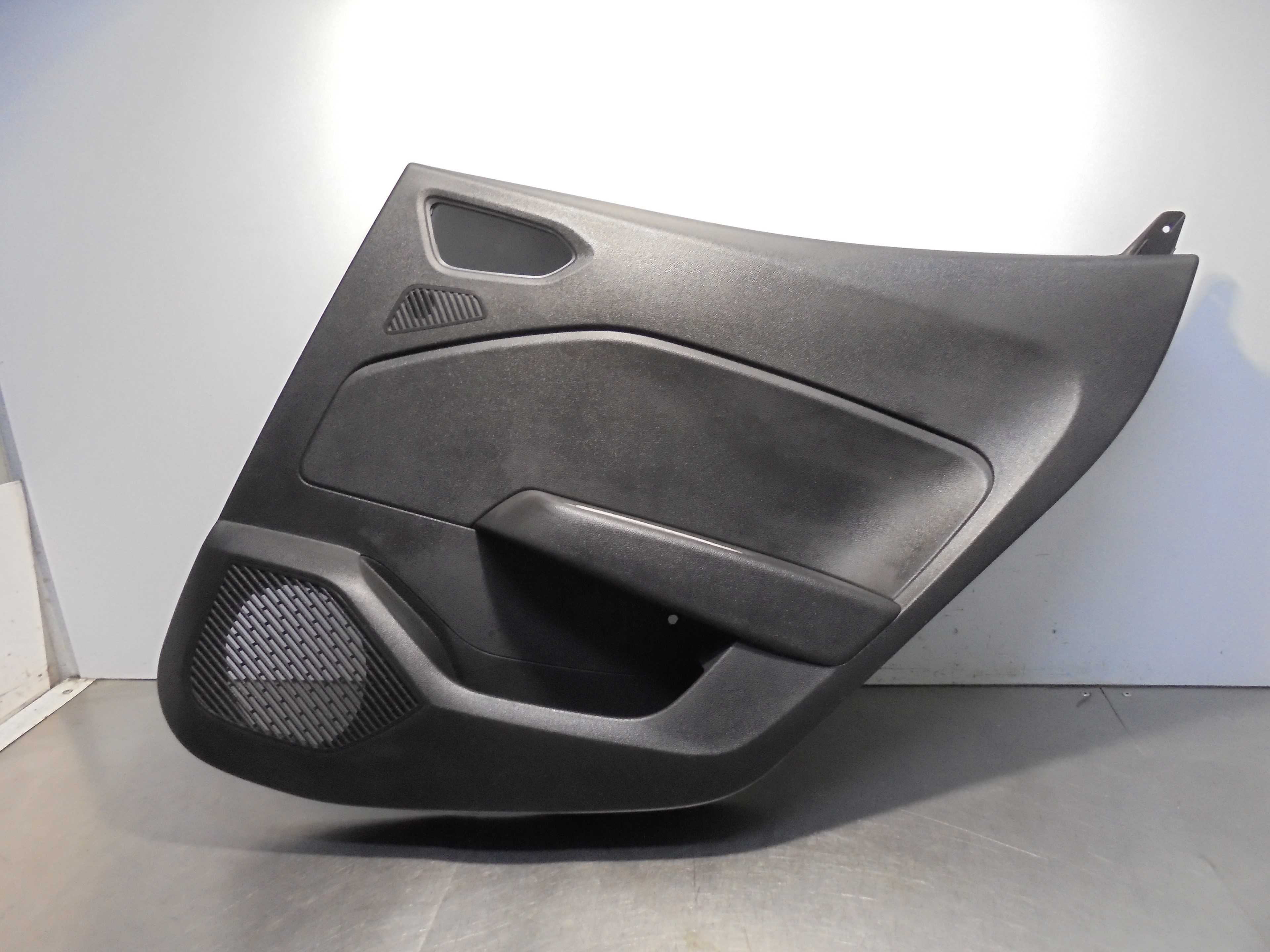 Recambio de guarnecido puerta trasera derecha para renault clio v edition one referencia OEM IAM 829A04039R  