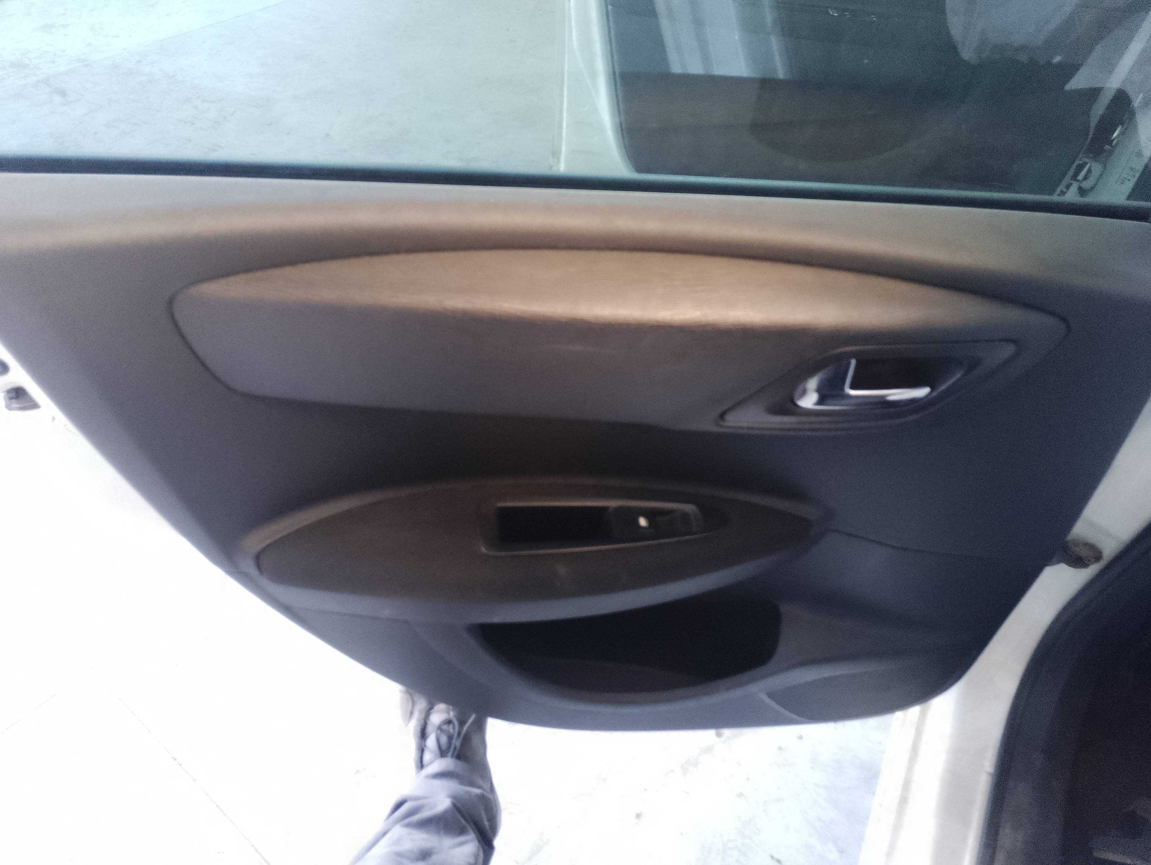 Recambio de guarnecido puerta trasera izquierda para citroën c4 berlina vtr plus referencia OEM IAM   