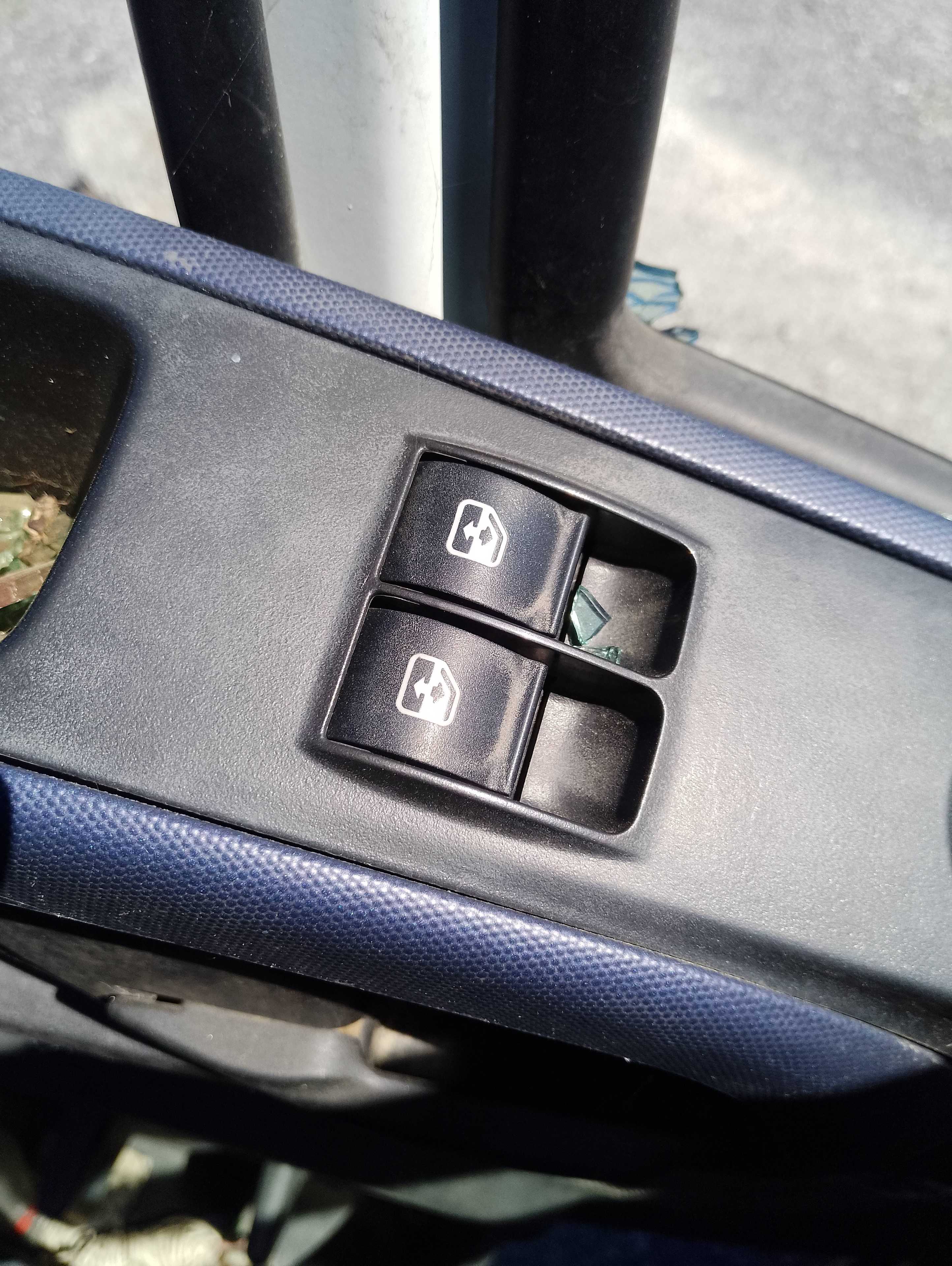 Recambio de mando elevalunas delantero izquierdo para iveco 35s16 referencia OEM IAM   