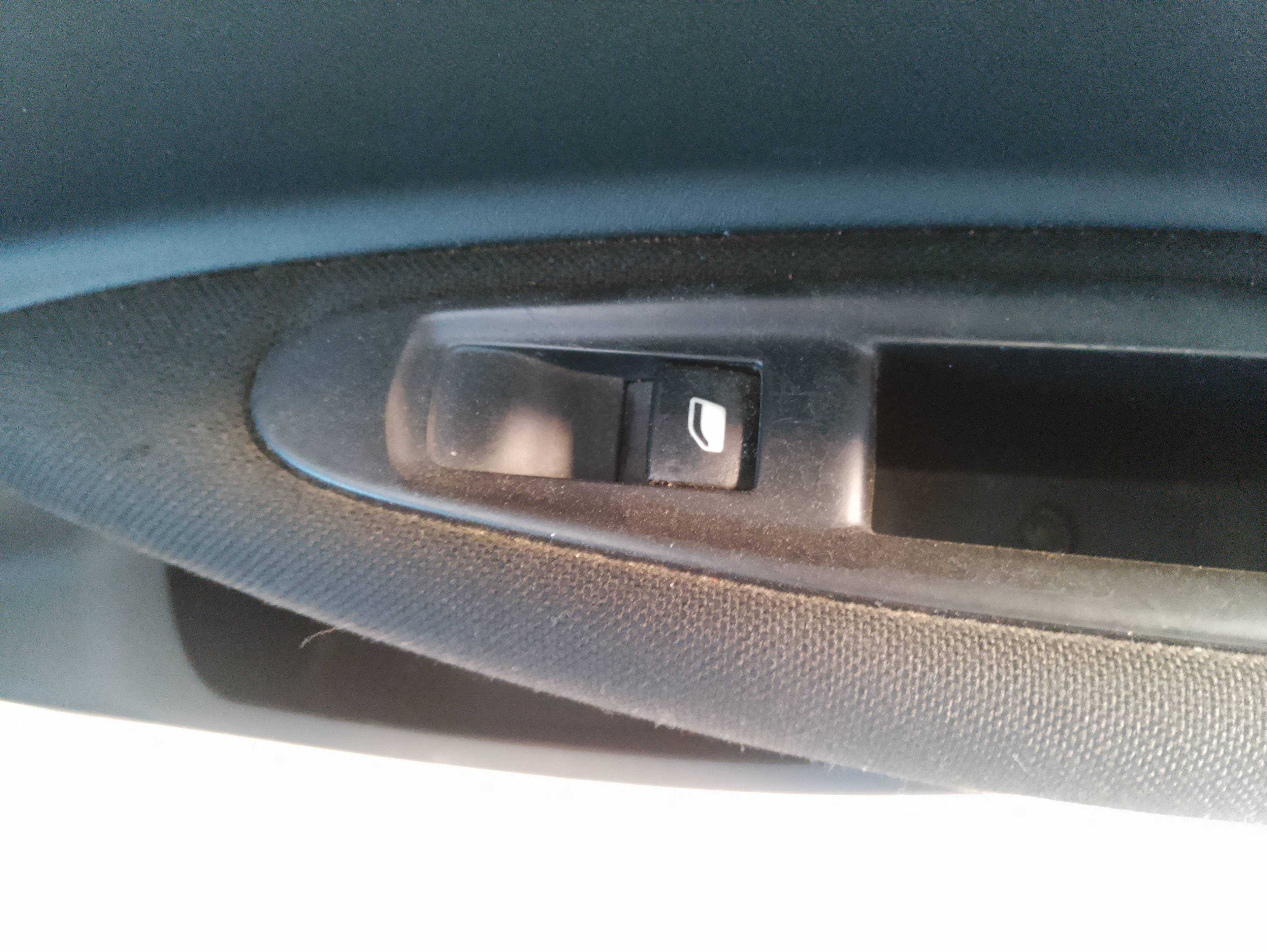 Recambio de mando elevalunas trasero derecho para citroën c4 berlina vtr plus referencia OEM IAM   