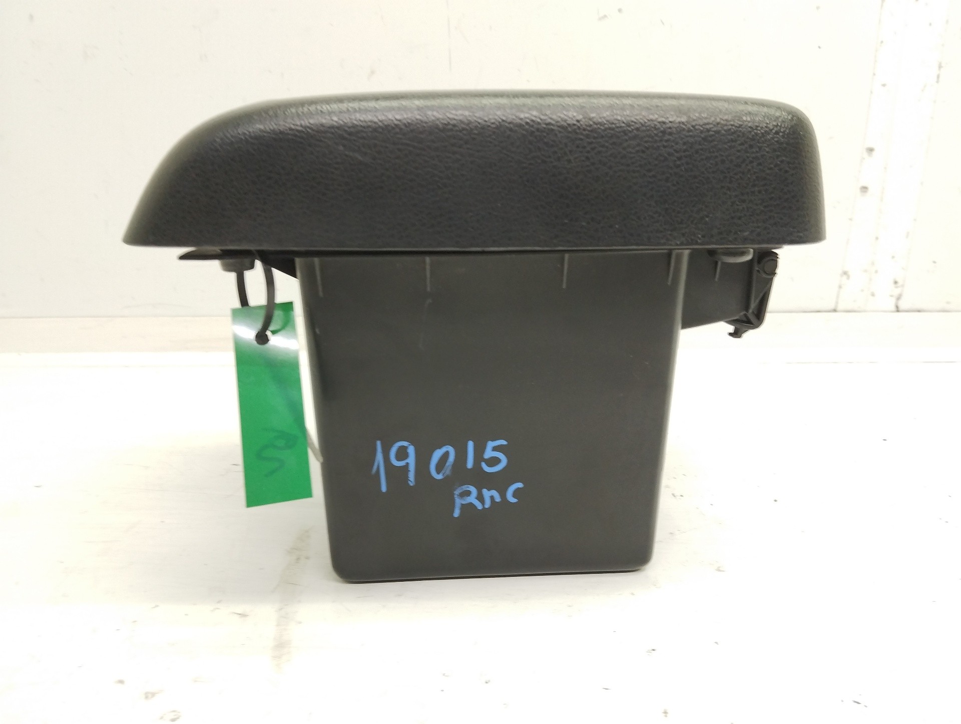 Recambio de apoyabrazos central para land rover freelander baikal referencia OEM IAM FHM100330 FHM100330PUY FJB500280PUY