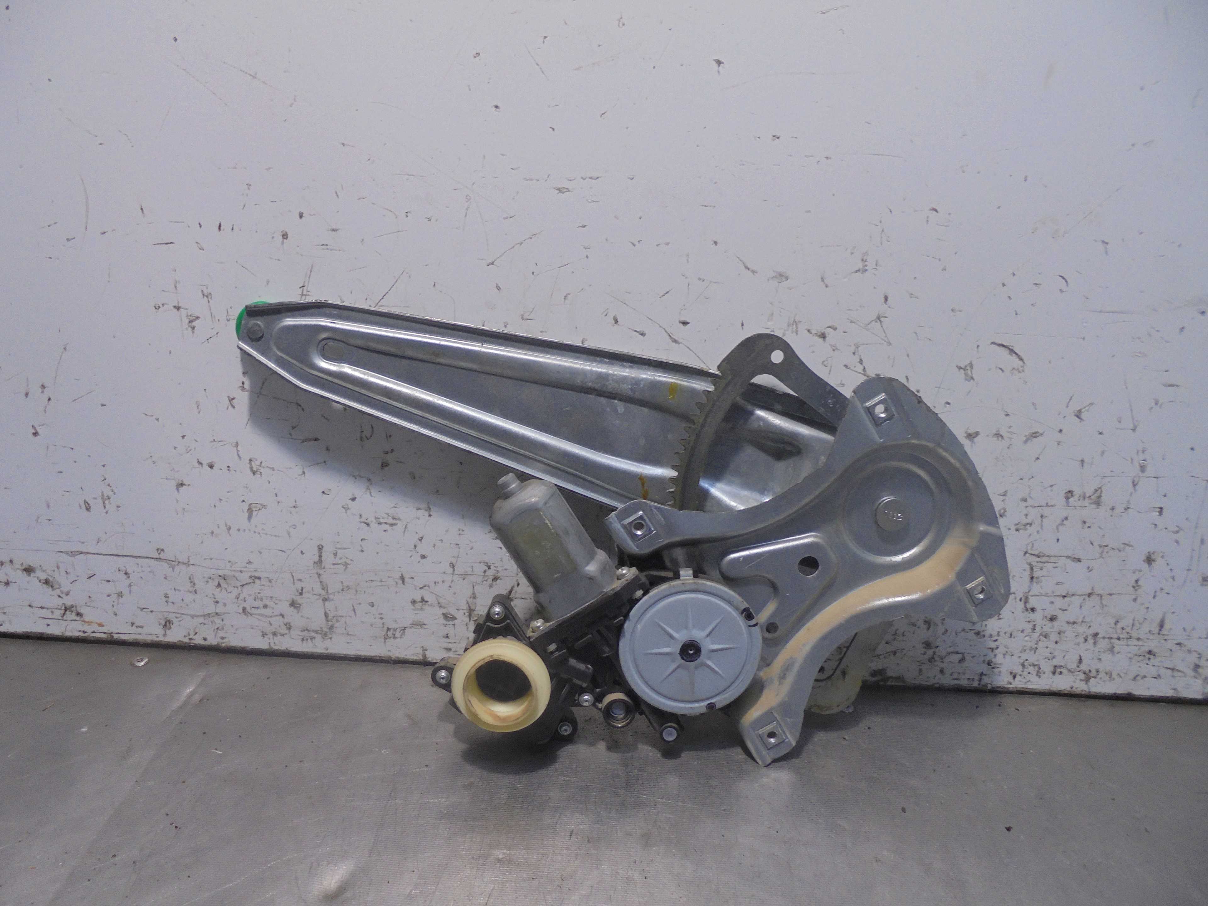 Recambio de elevalunas trasero izquierdo para toyota auris hybrid active referencia OEM IAM 8570102010 ELECTRICO 5 PUERTAS DENSO