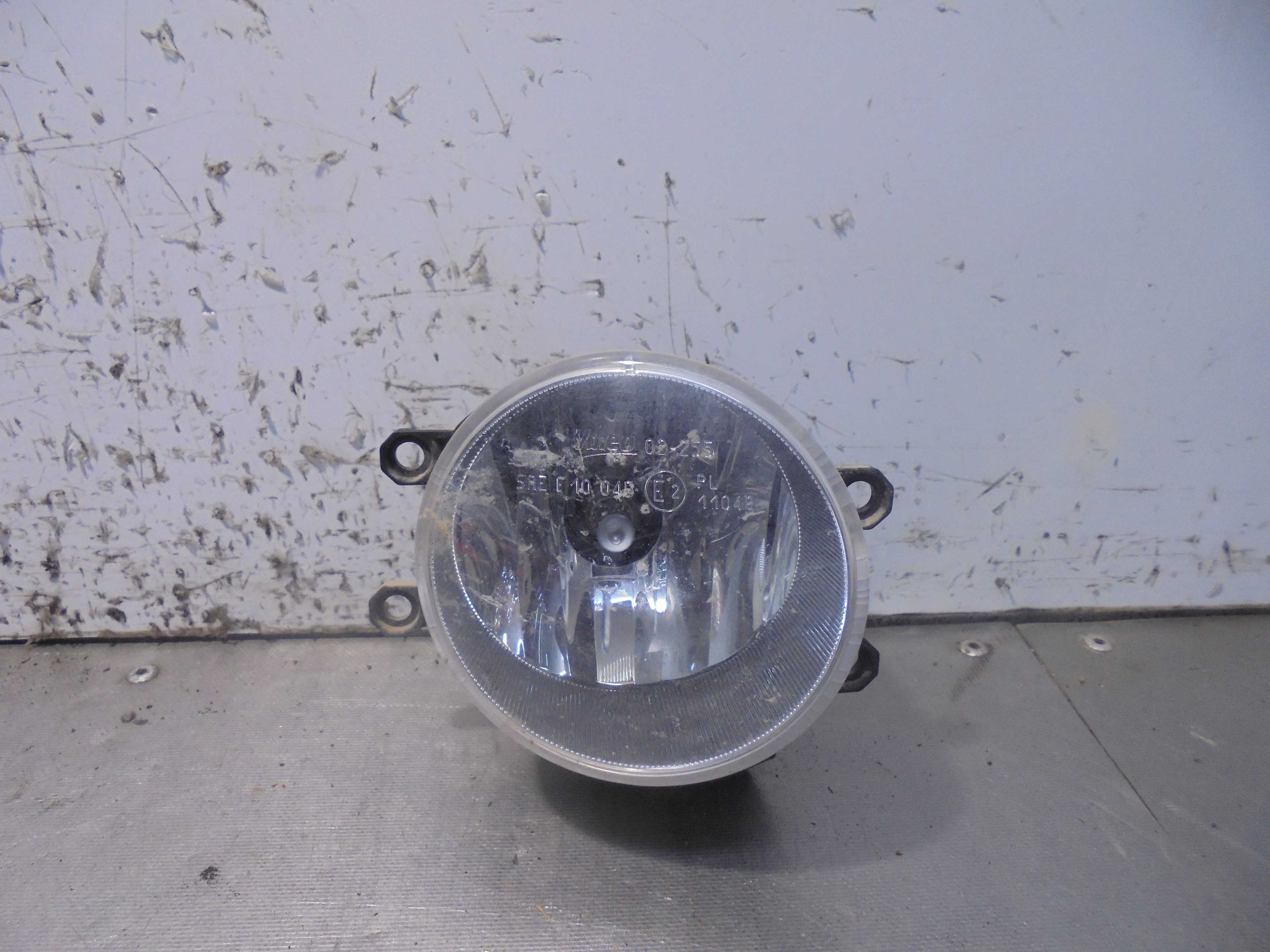 Recambio de faro antiniebla derecho para toyota auris hybrid active referencia OEM IAM 8121002110 VALEO 90008495