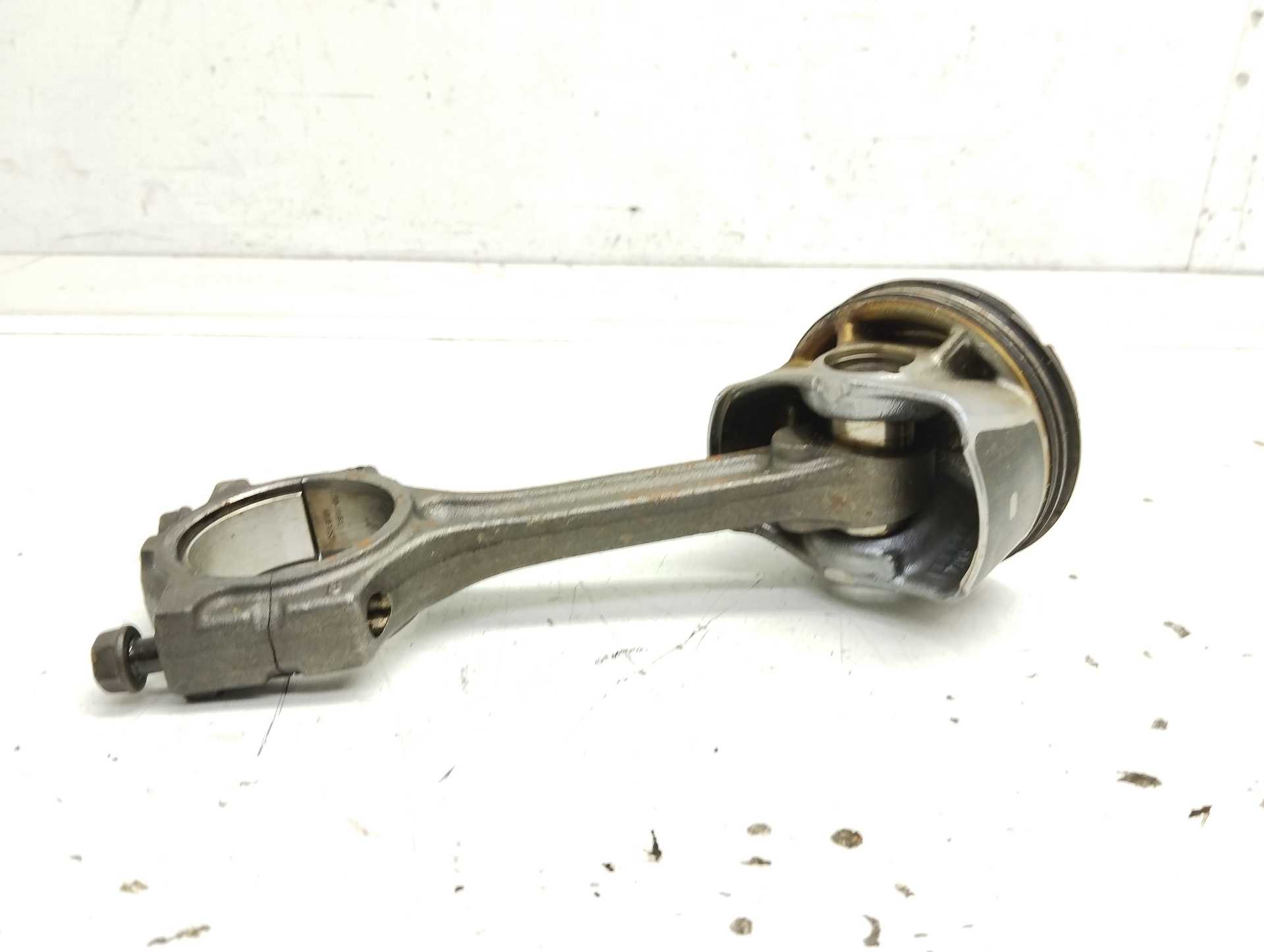 Recambio de piston para renault captur dynamique referencia OEM IAM  120A13899R 