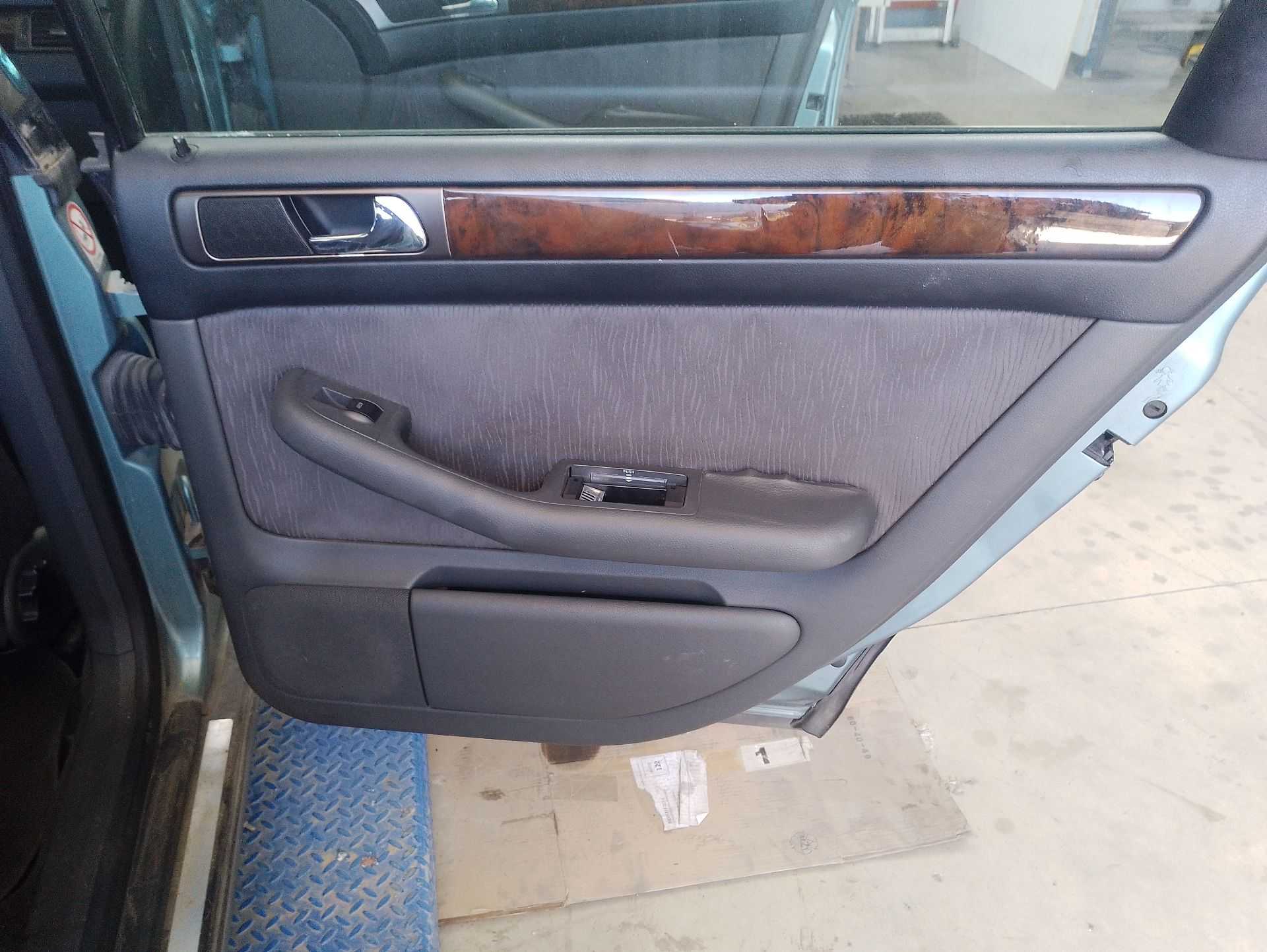 Recambio de guarnecido puerta trasera derecha para audi a6 c5 (4b2, 4b4) 2.5 tdi referencia OEM IAM   