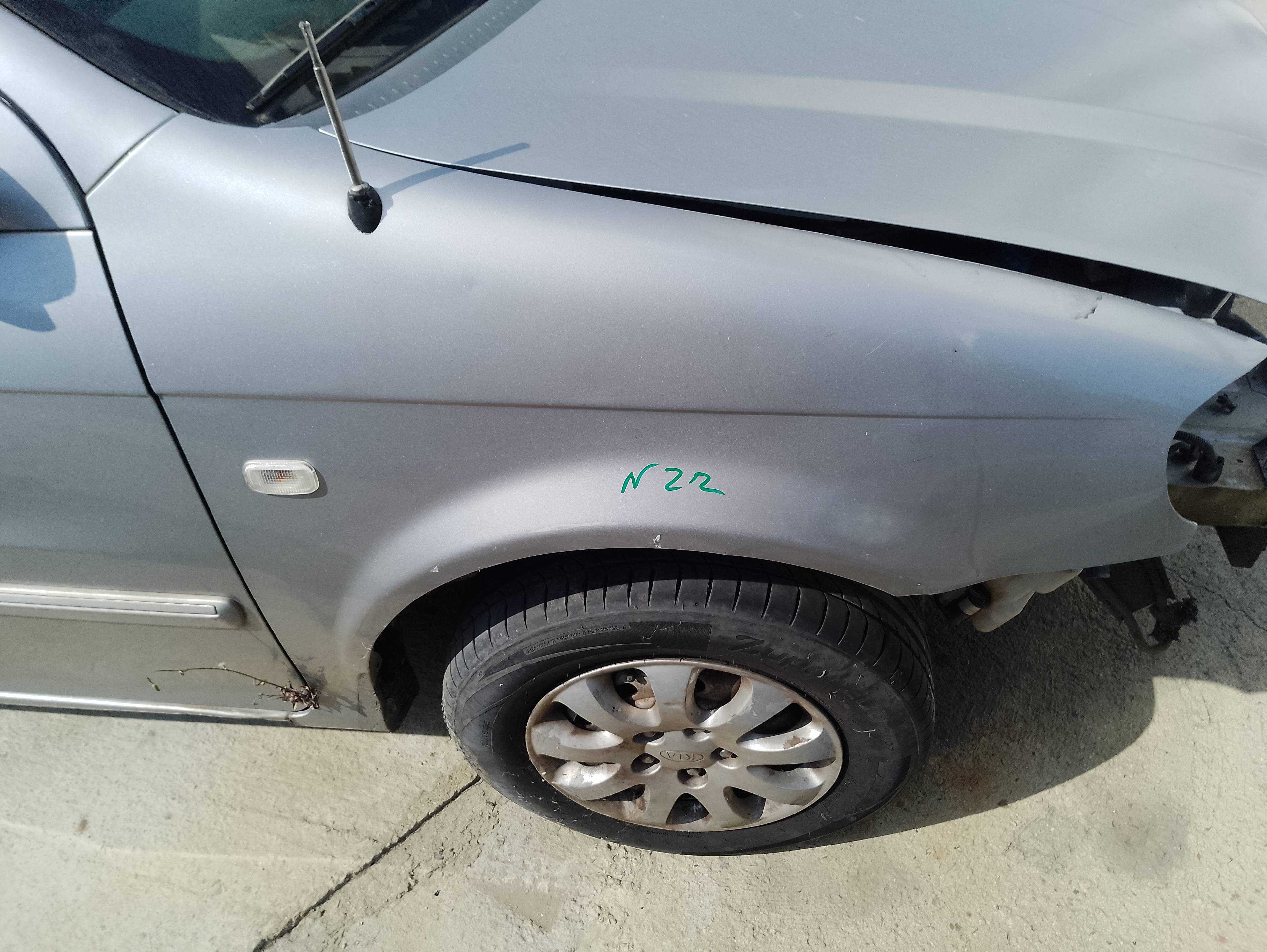 Recambio de aleta delantera derecha para kia carnival ii 2.9 cdri ex referencia OEM IAM   