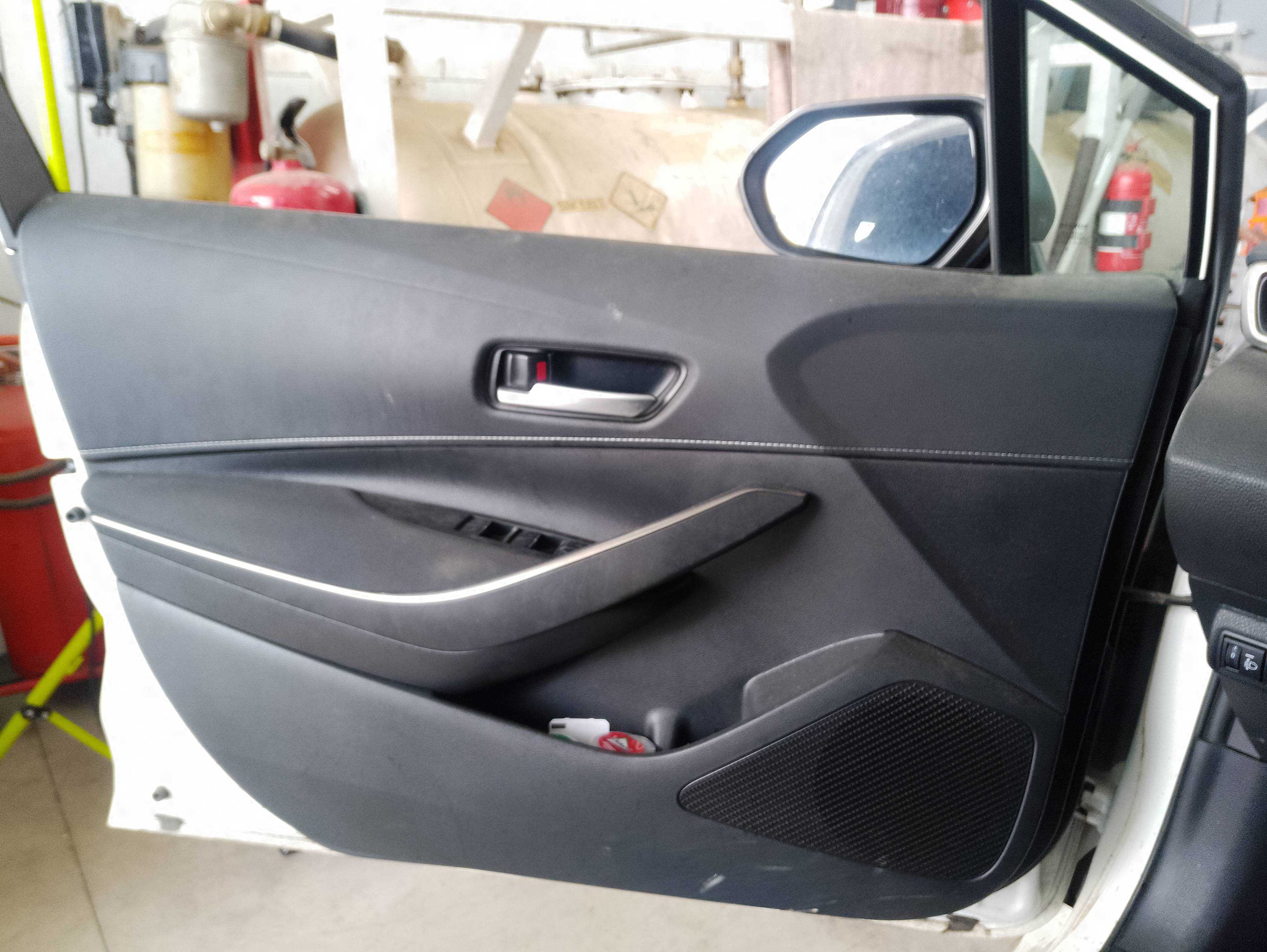 Recambio de guarnecido puerta delantera izquierda para toyota corolla hybrid (e21) 1.8 referencia OEM IAM   