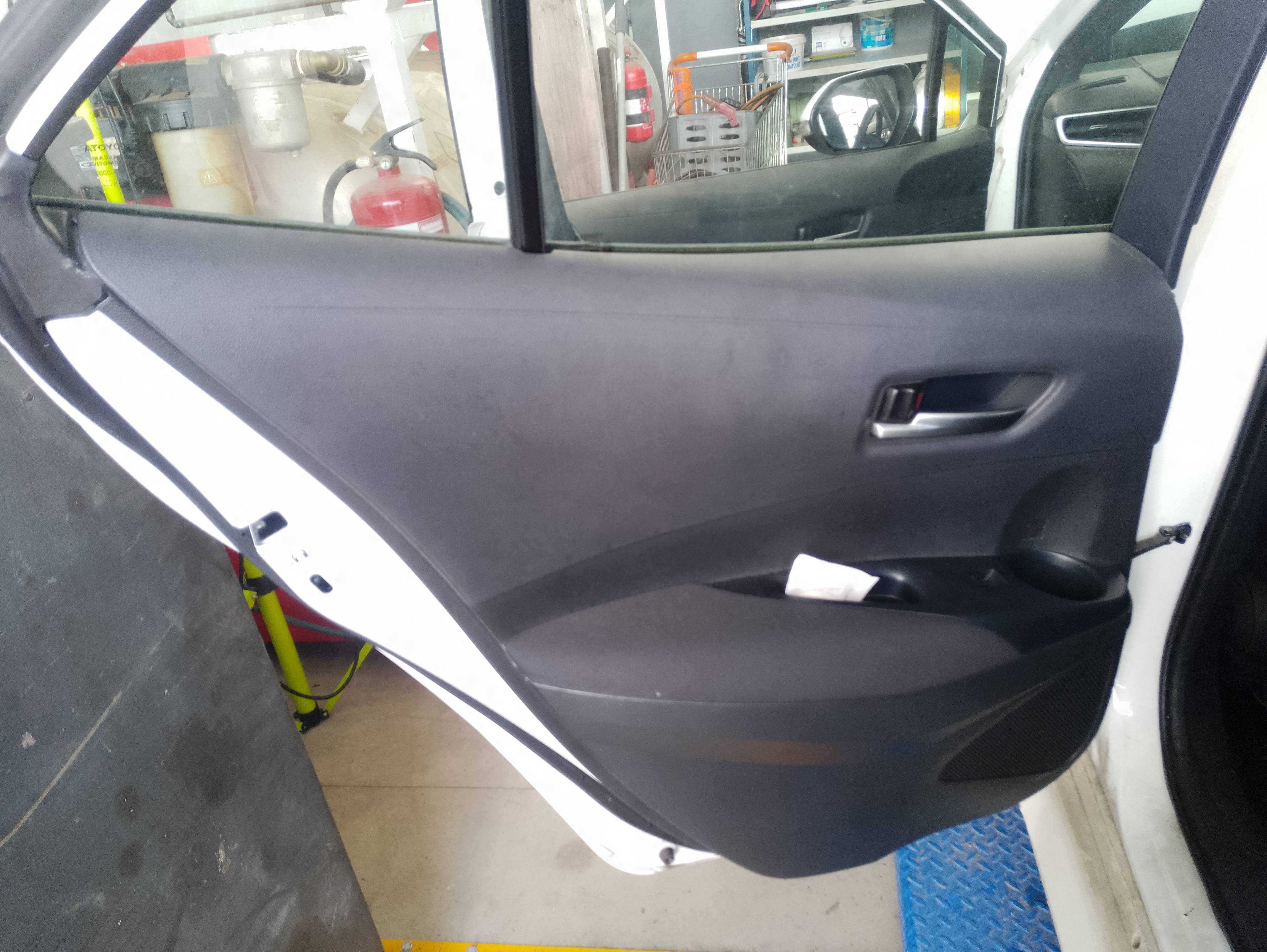 Recambio de guarnecido puerta trasera izquierda para toyota corolla hybrid (e21) 1.8 referencia OEM IAM   