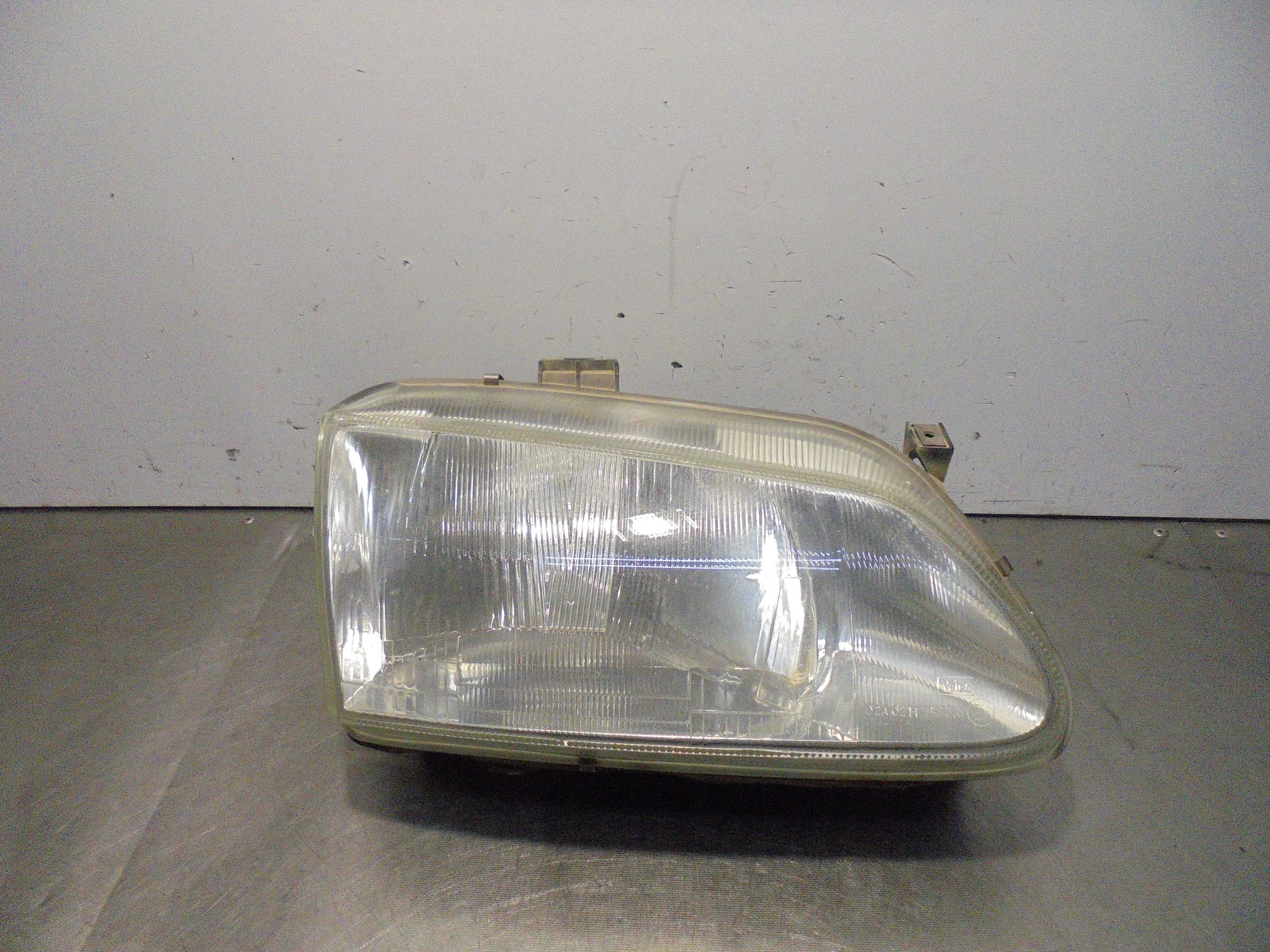 Recambio de faro derecho para renault megane i berlina hatchback (ba0) 1.6e alize referencia OEM IAM 88204649 VALEO 