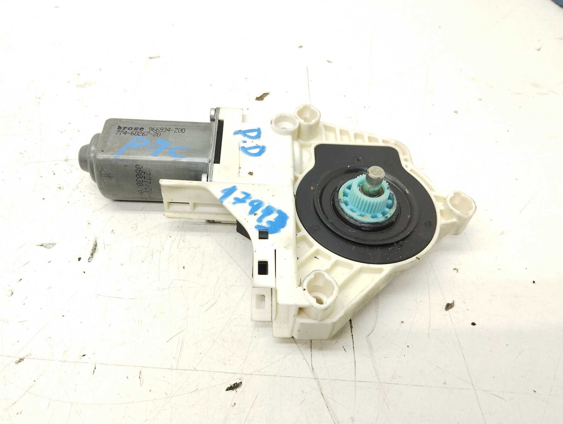 Recambio de motor elevalunas delantero derecho para audi a5 sportback (8t) 2.0 16v tfsi referencia OEM IAM 8K0959802A BROSE 9669