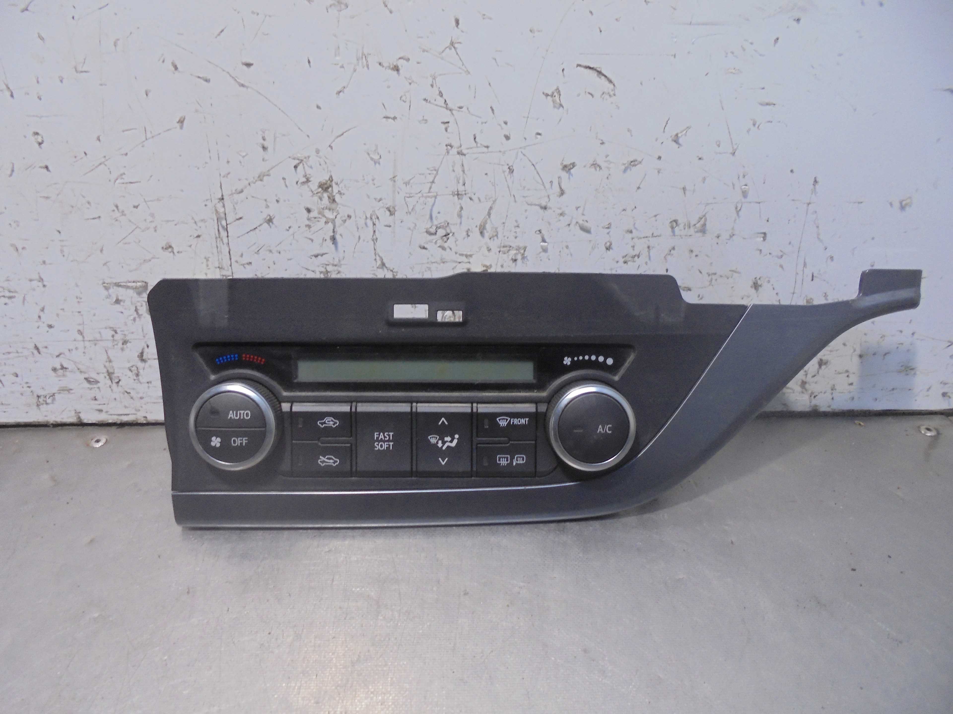 Recambio de mando climatizador para toyota auris hybrid active referencia OEM IAM 5590002460  