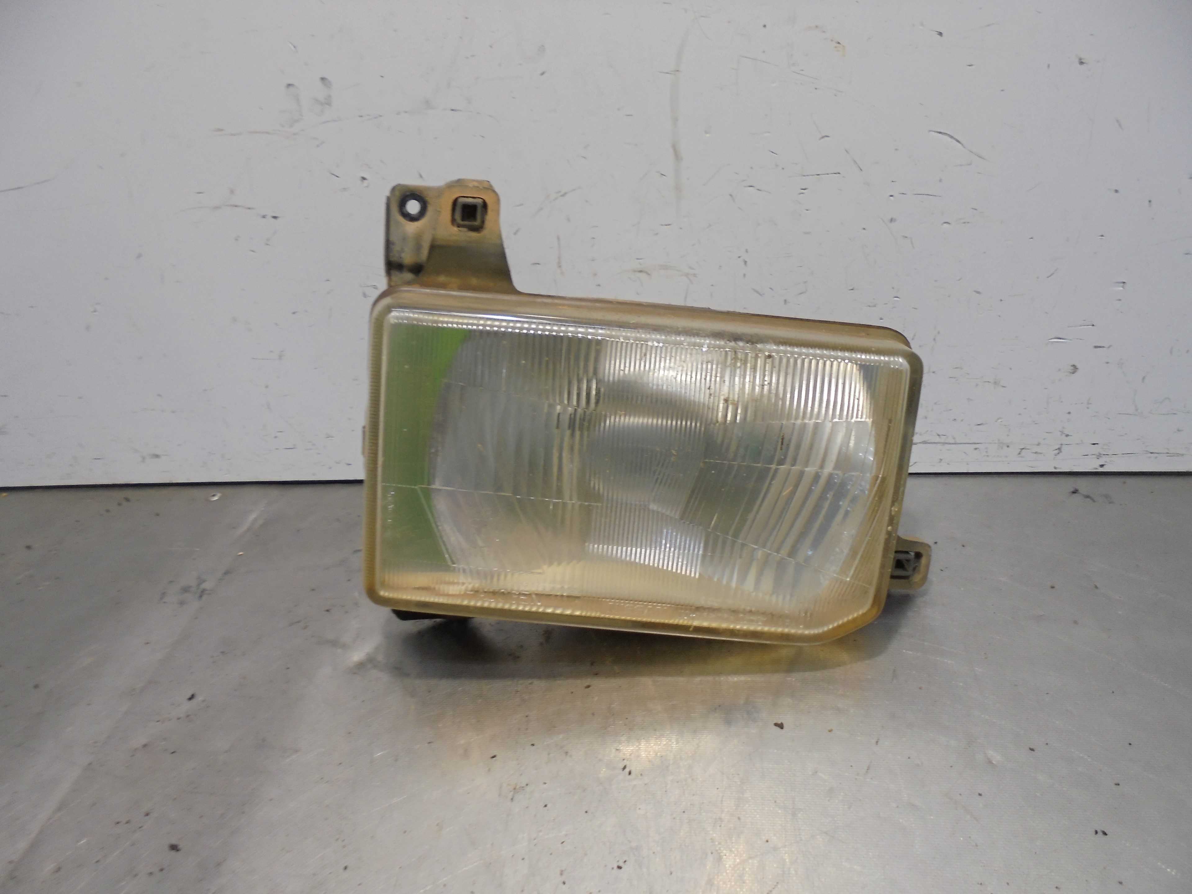 Recambio de faro derecho para nissan terrano (wd21) 2.7 turbodiesel referencia OEM IAM   