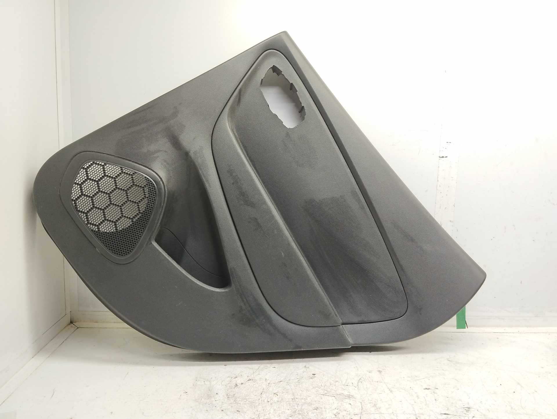 Recambio de guarnecido puerta trasera derecha para renault captur dynamique referencia OEM IAM 82900734R 197022771 