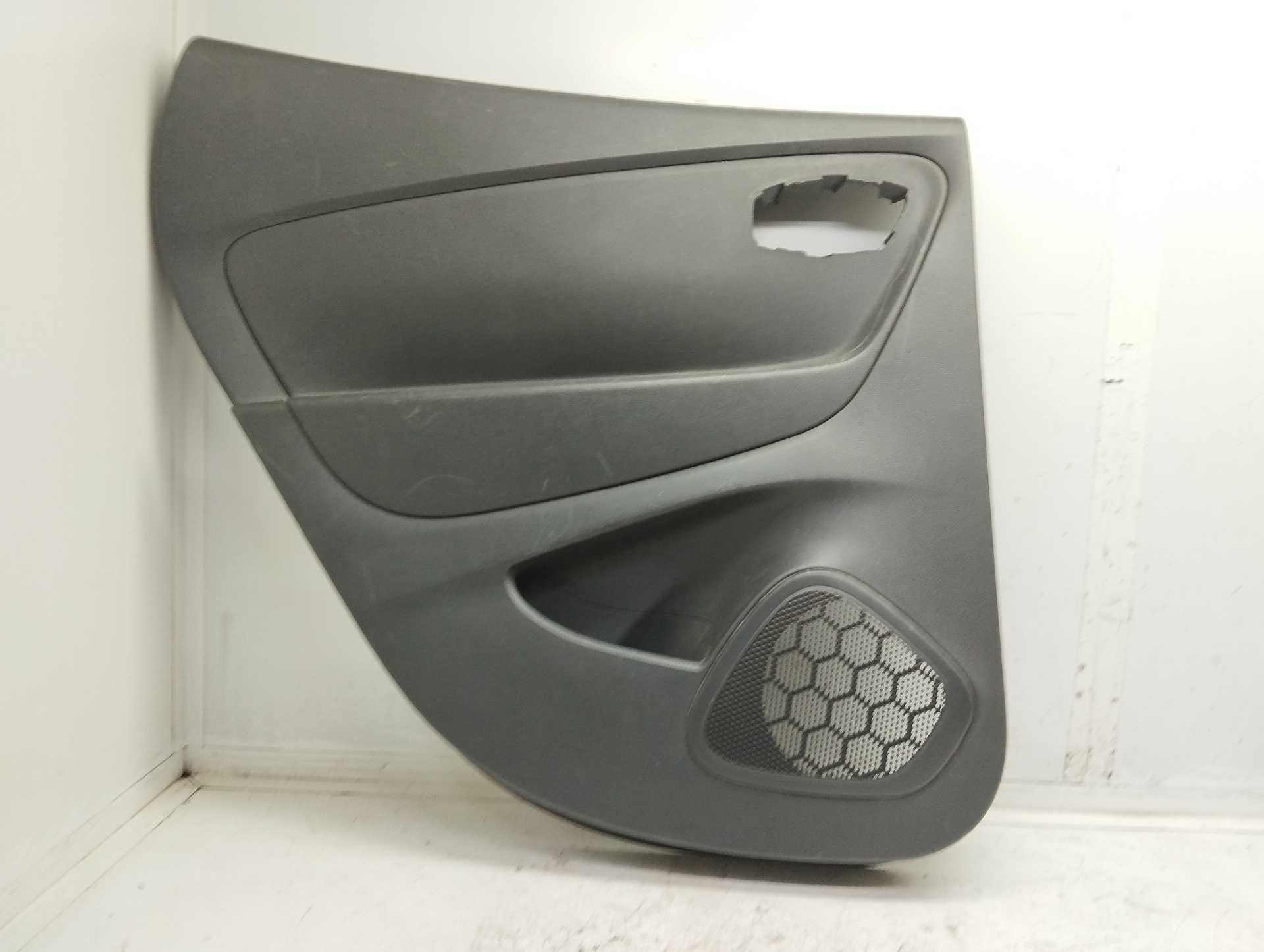 Recambio de guarnecido puerta trasera izquierda para renault captur dynamique referencia OEM IAM 829A14209 197022772 829A14127R