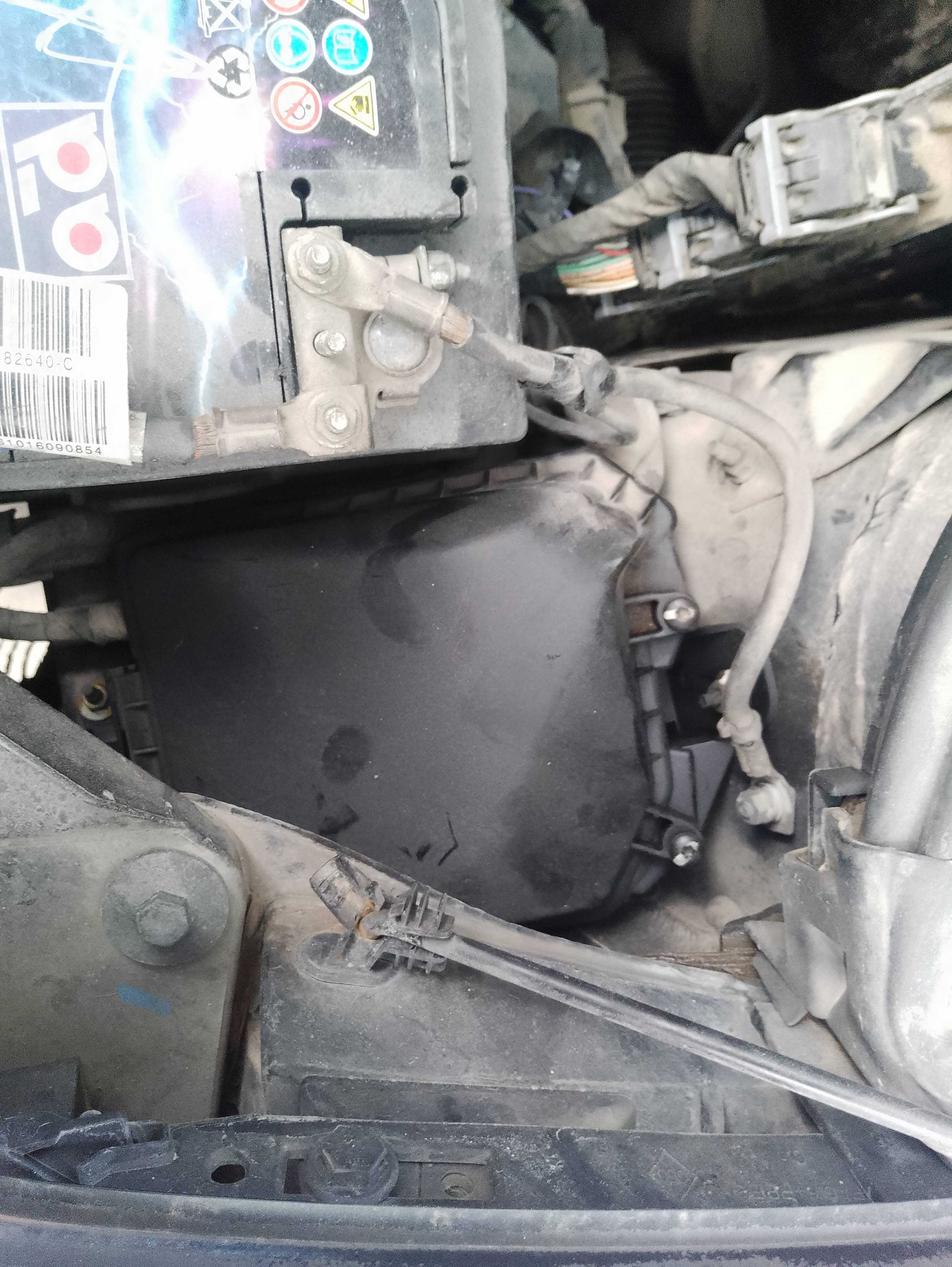 Recambio de caja reles / fusibles para renault clio iii referencia OEM IAM   
