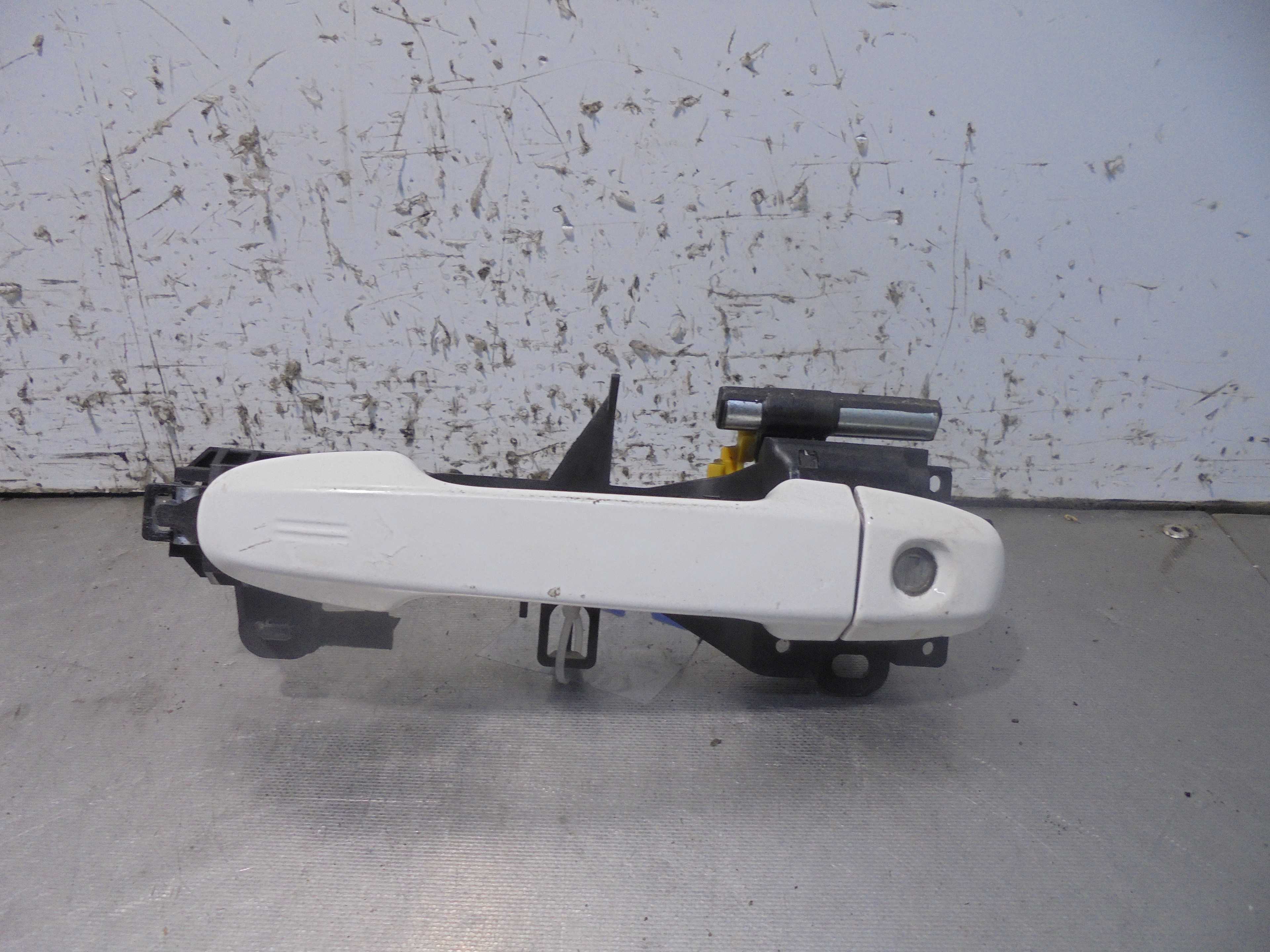 Recambio de maneta exterior delantera izquierda para toyota auris hybrid active referencia OEM IAM   