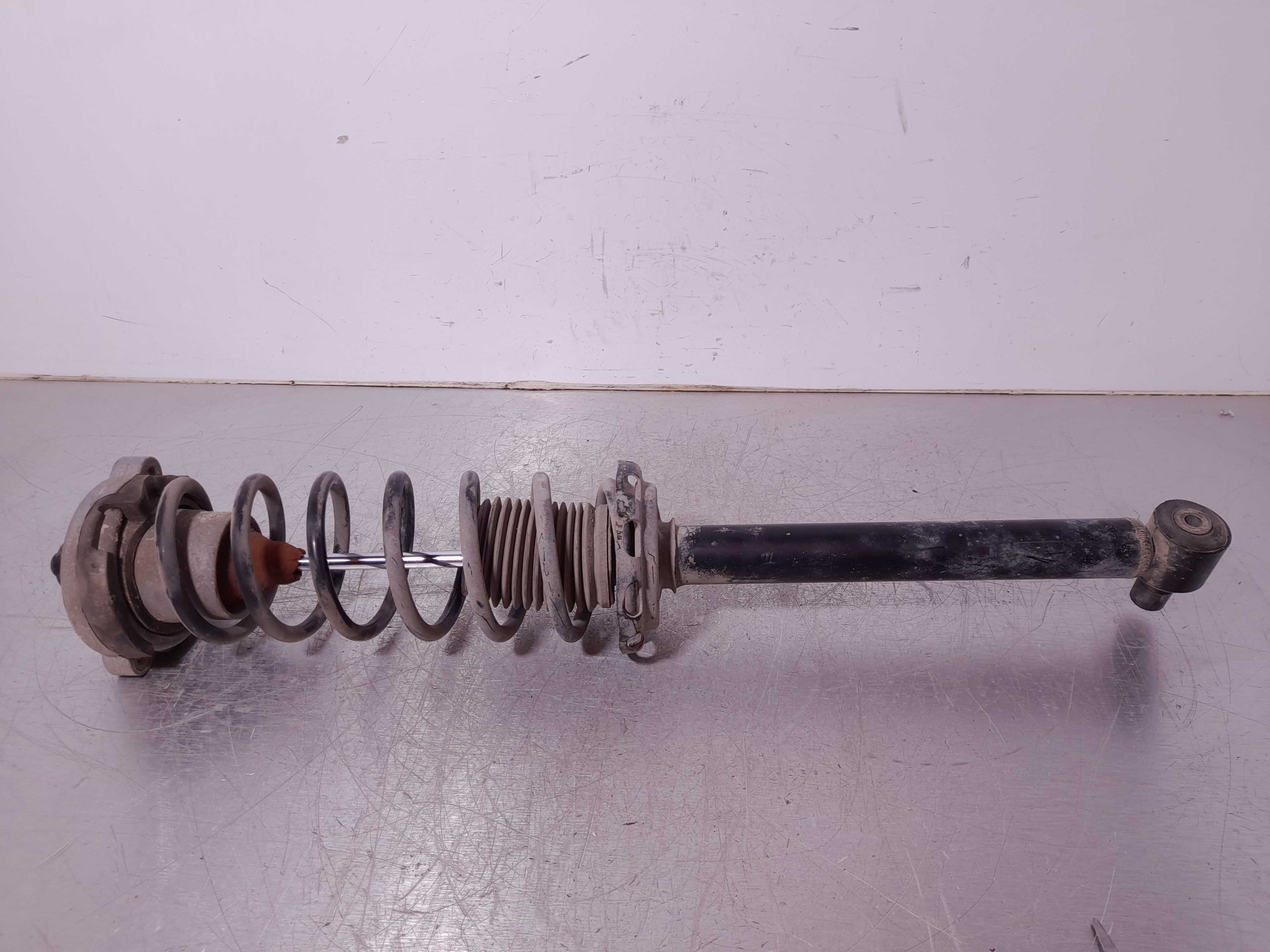Recambio de amortiguador trasero izquierdo para audi a4 berlina (b5) 1.9 tdi referencia OEM IAM   